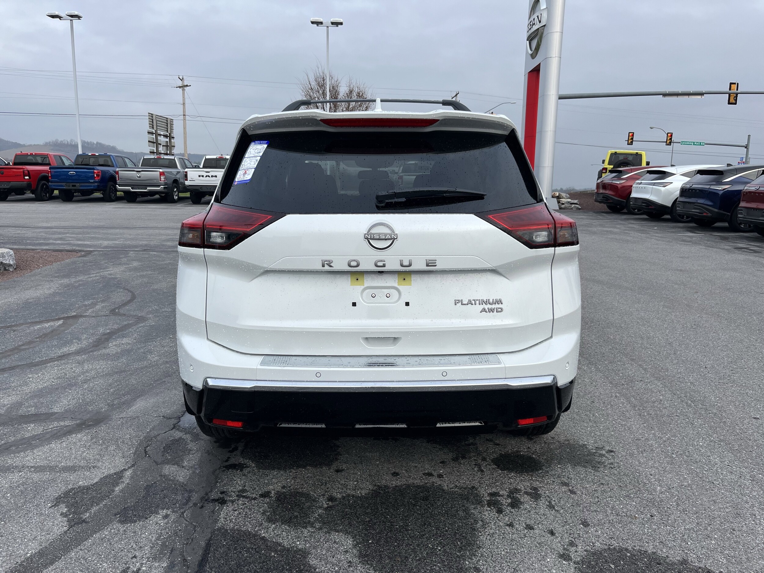 2026 Nissan Rogue Platinum photo 3