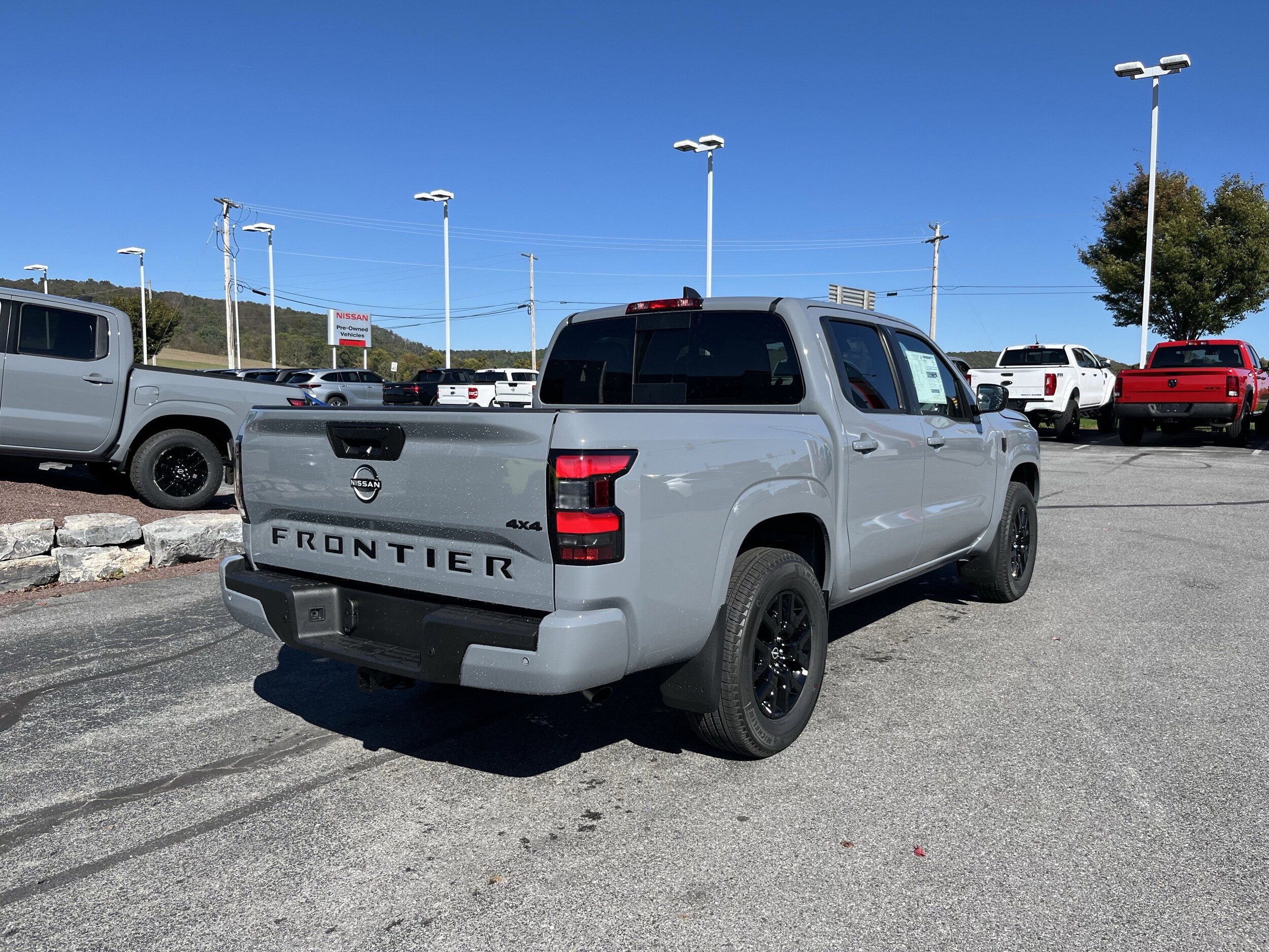 2026 Nissan Frontier SV photo 3