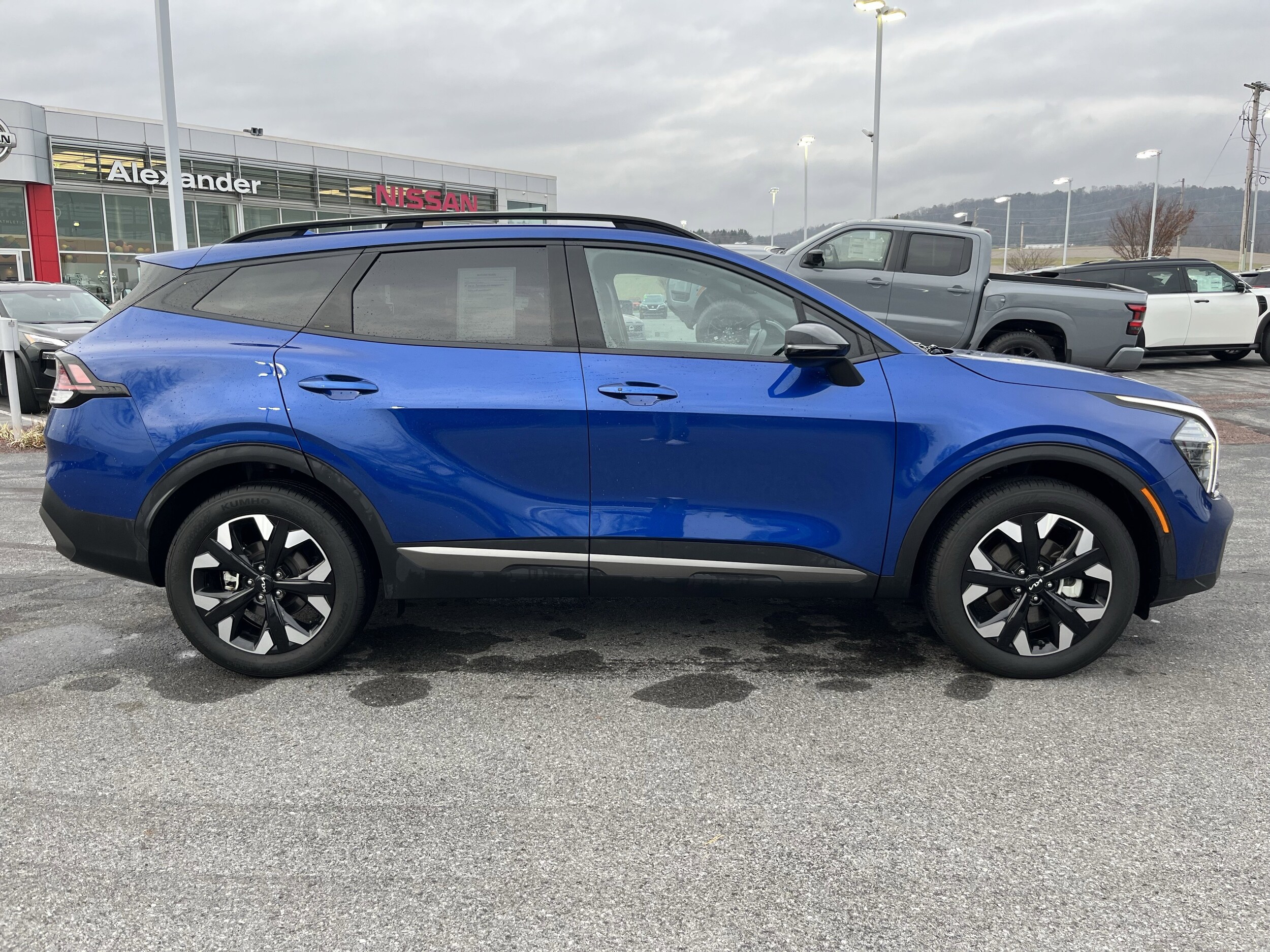 2024 Kia Sportage X-Line photo 2