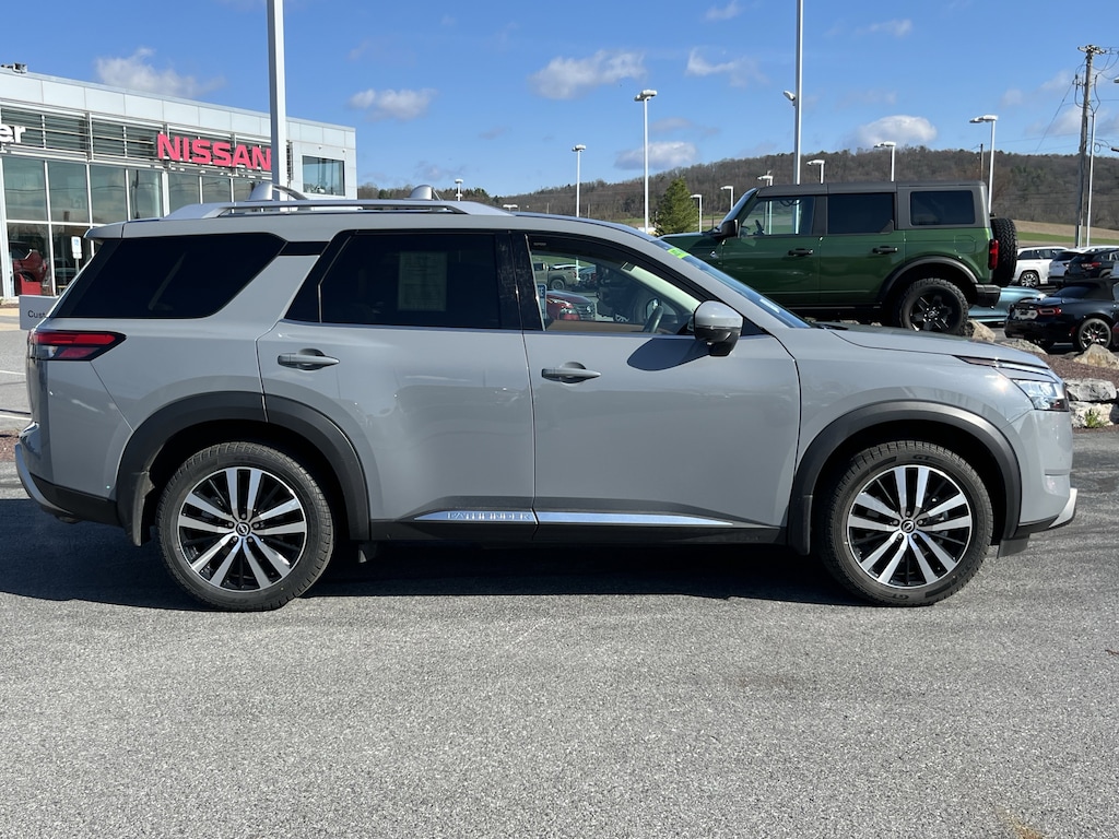 Used 2023 Nissan Pathfinder Platinum SUV
