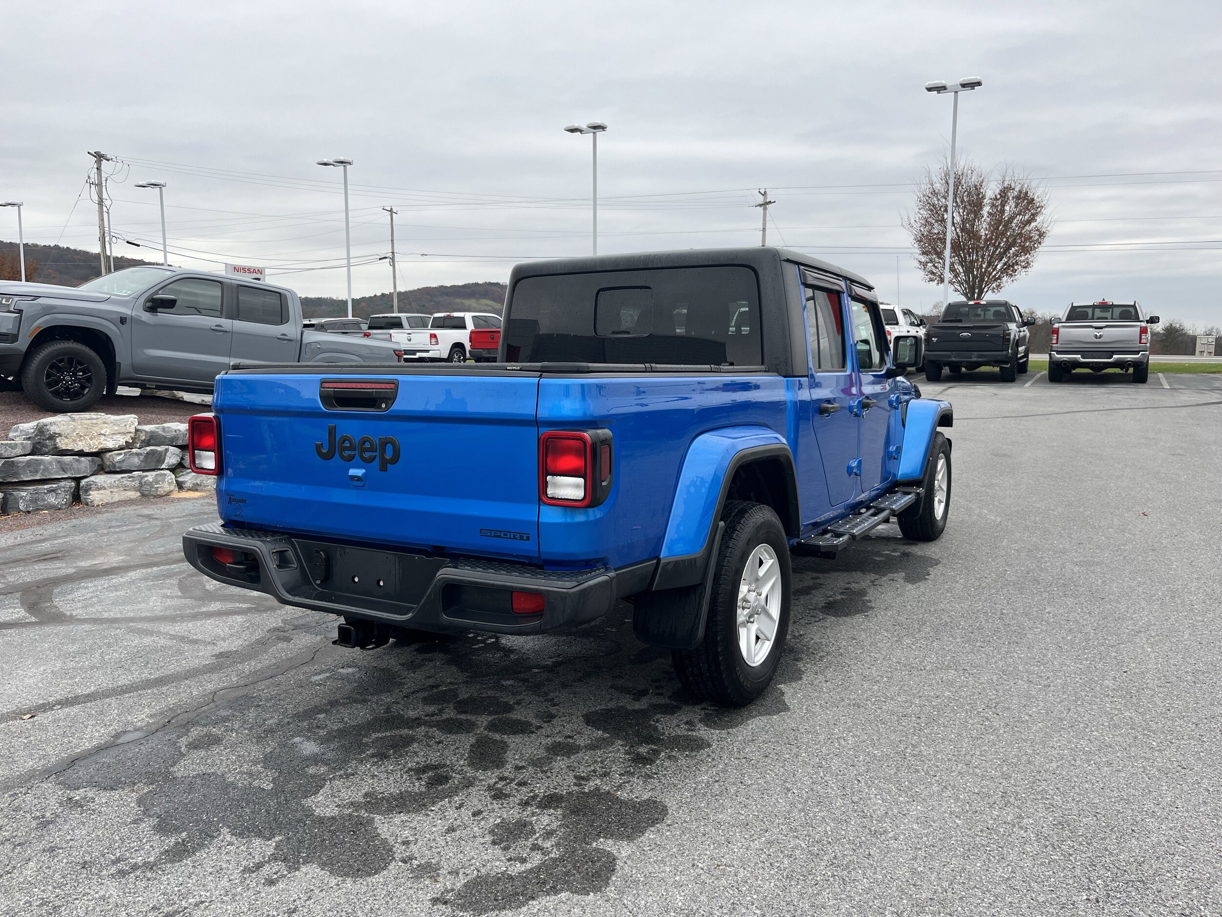 2021 Jeep Gladiator Sport S photo 3