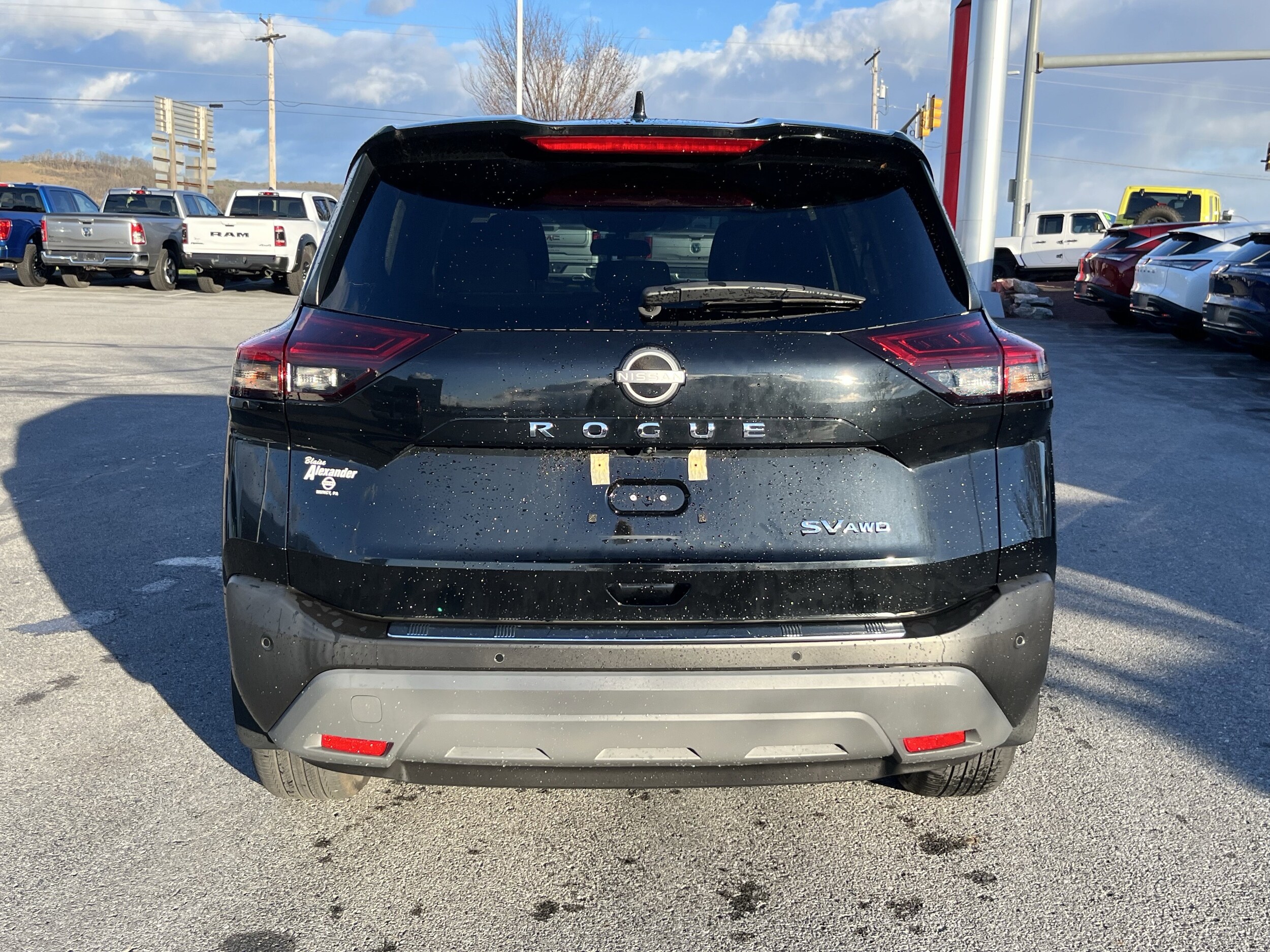 2023 Nissan Rogue AWD SV photo 4