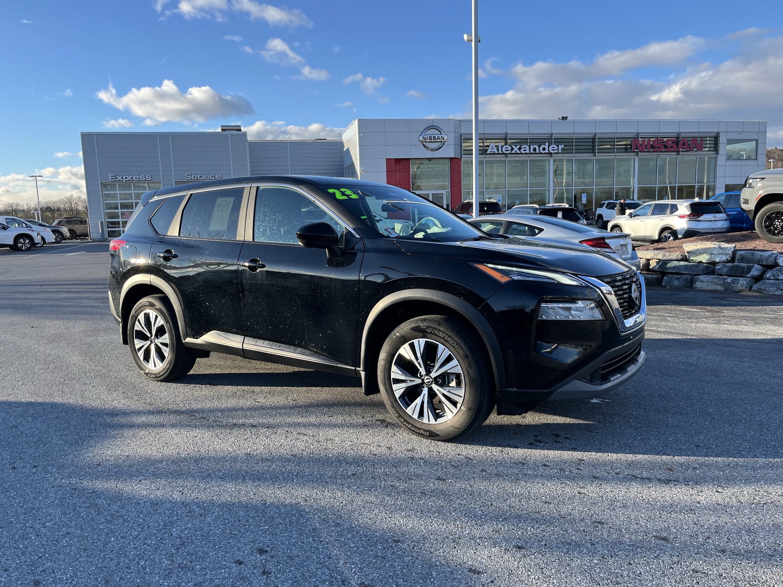 2023 Nissan Rogue SV's photo