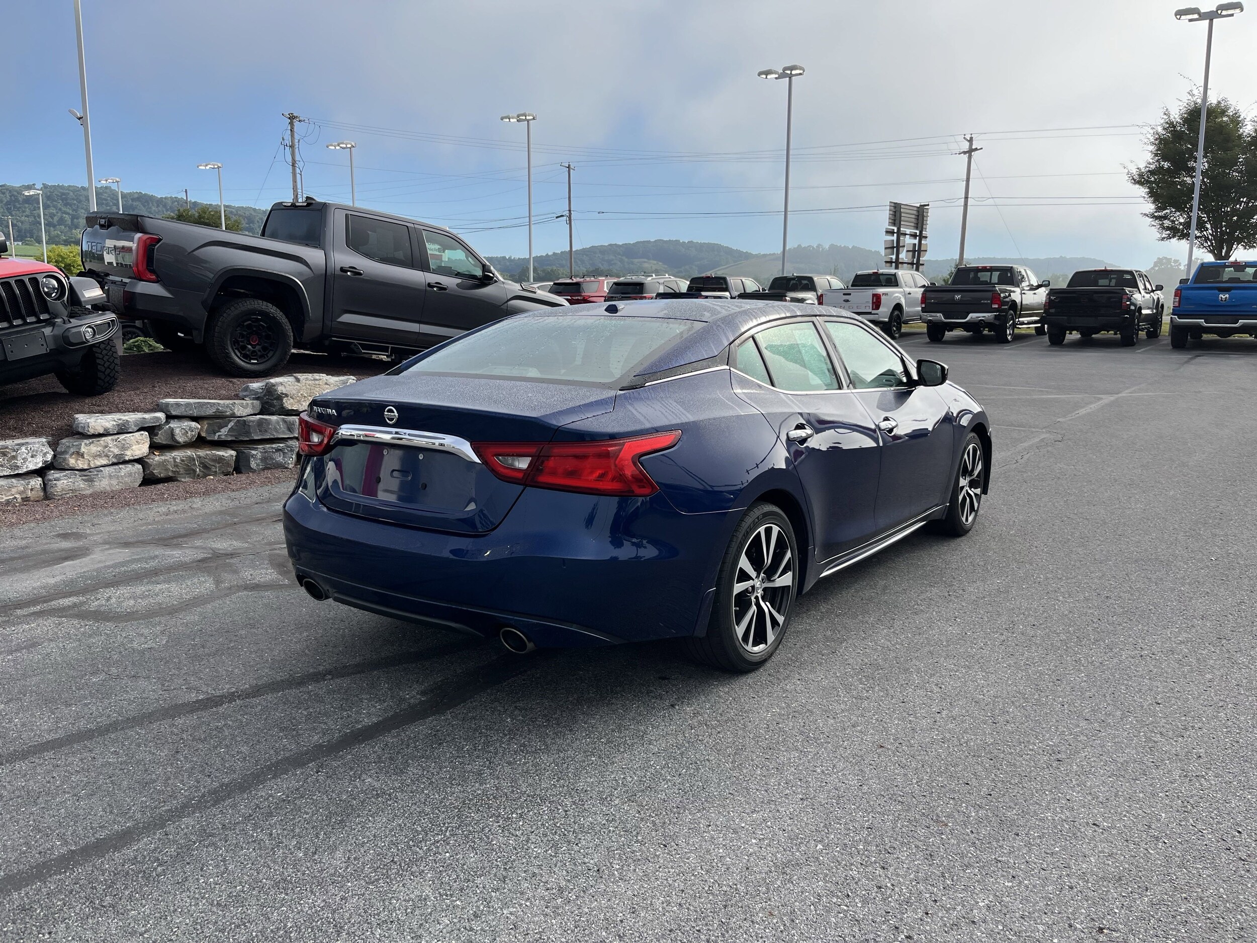 2018 Nissan Maxima S photo 2