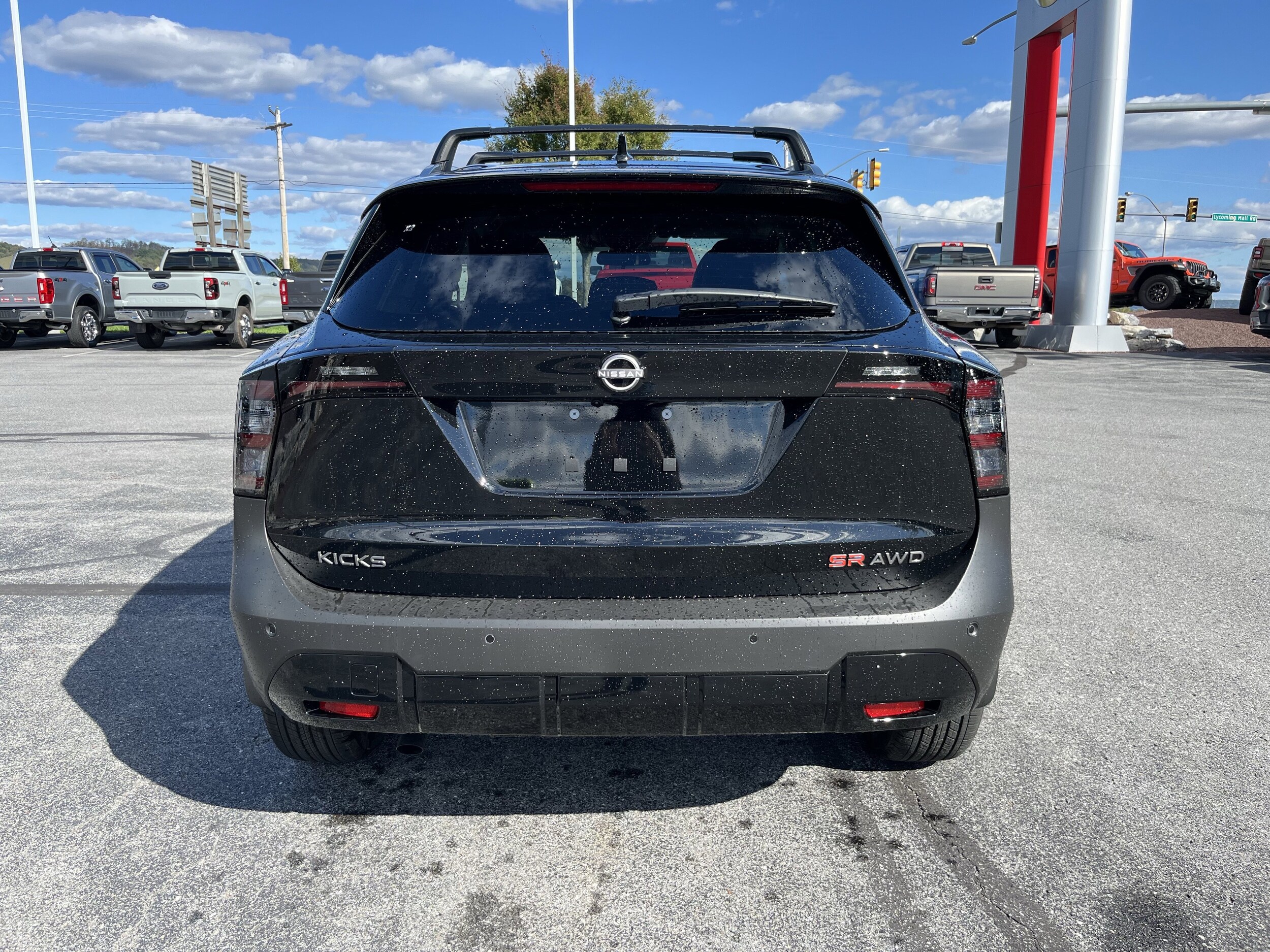 2026 Nissan Kicks SR photo 3