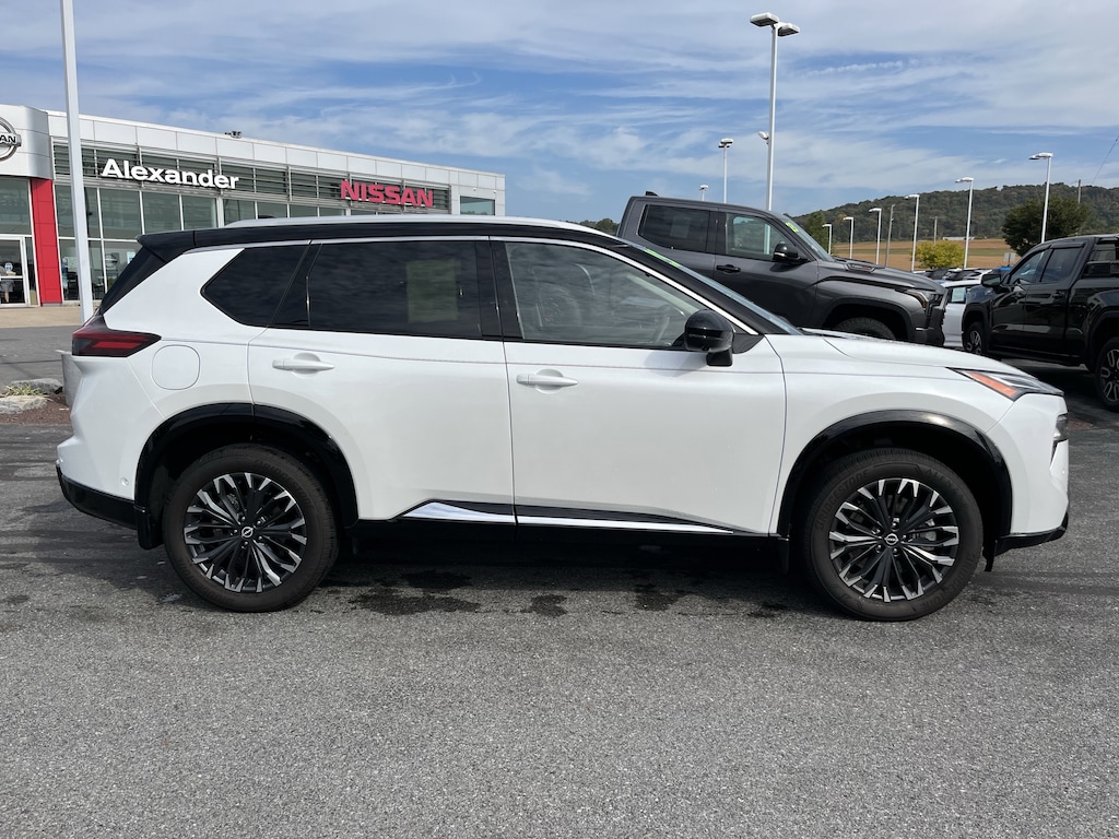 Used 2025 Nissan Rogue Platinum SUV