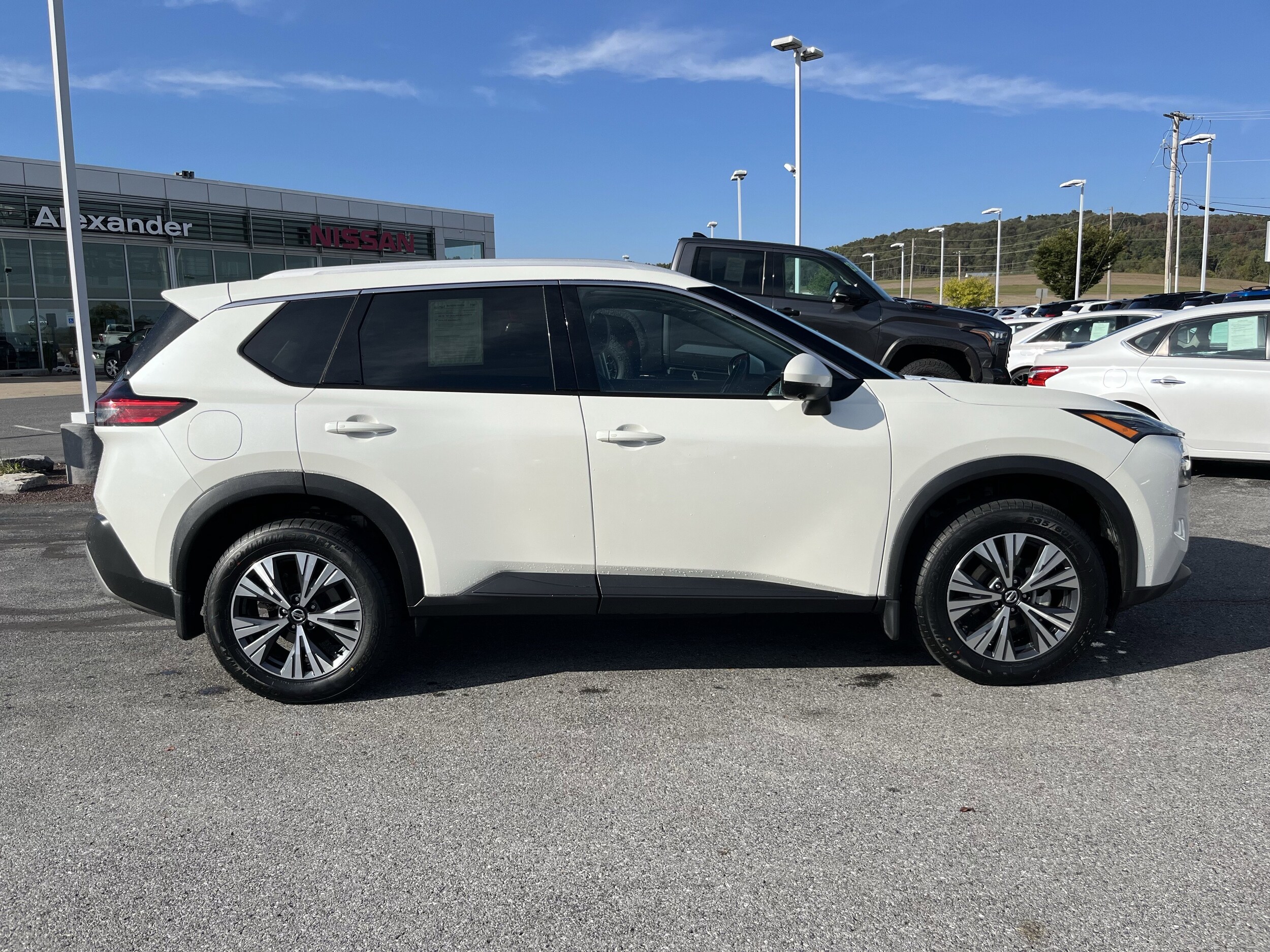 2021 Nissan Rogue AWD SV photo 2