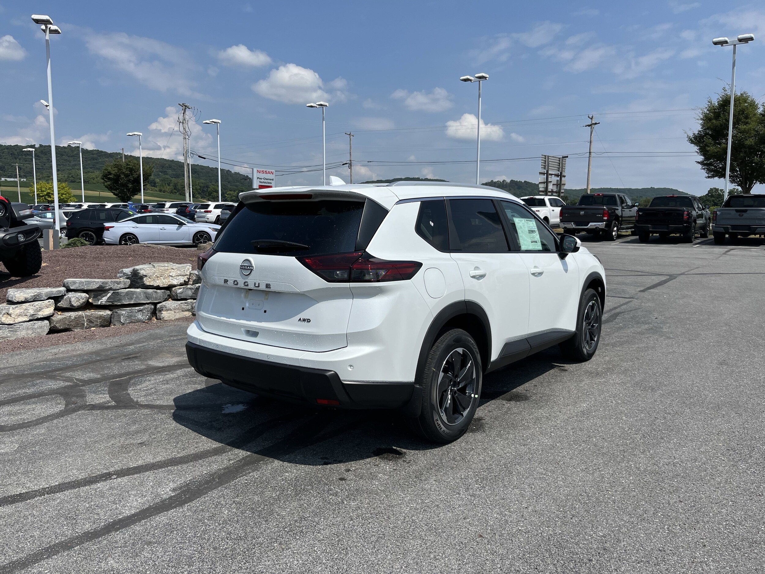 2026 Nissan Rogue SV photo 2