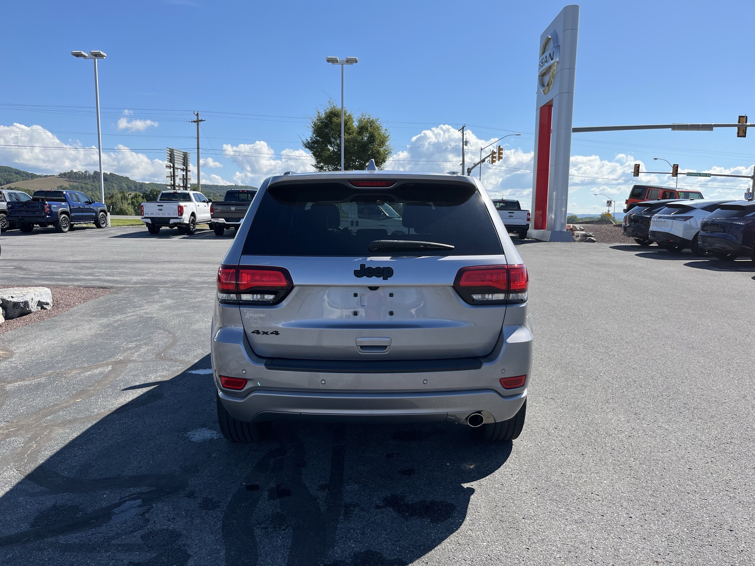2021 Jeep Grand Cherokee Laredo X photo 4