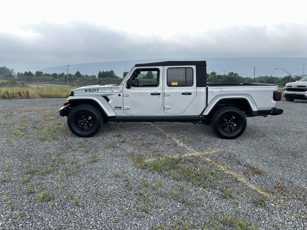Used 2022 Jeep Gladiator Sport Truck Crew Cab