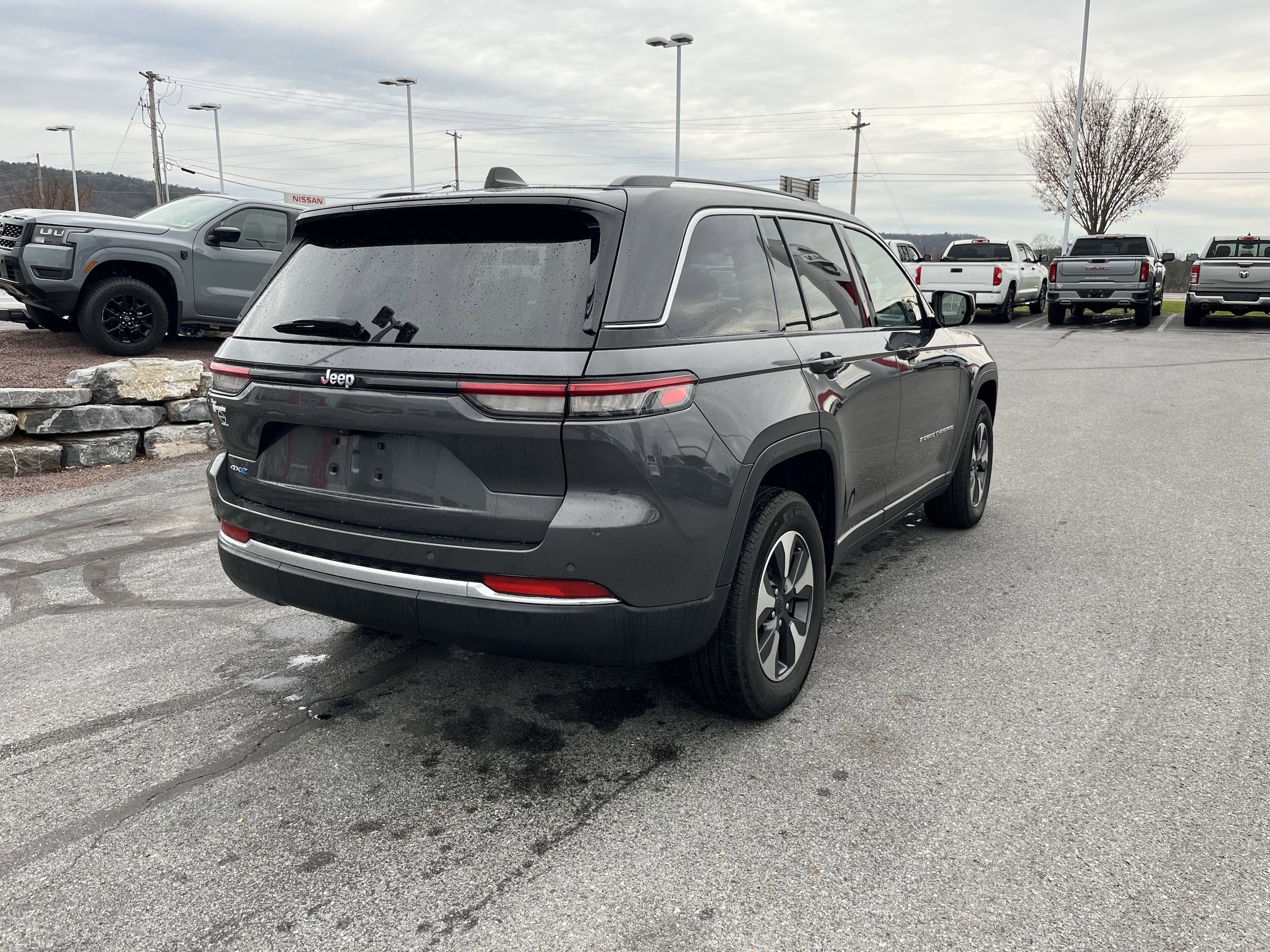 2023 Jeep Cherokee 4xe Base photo 3