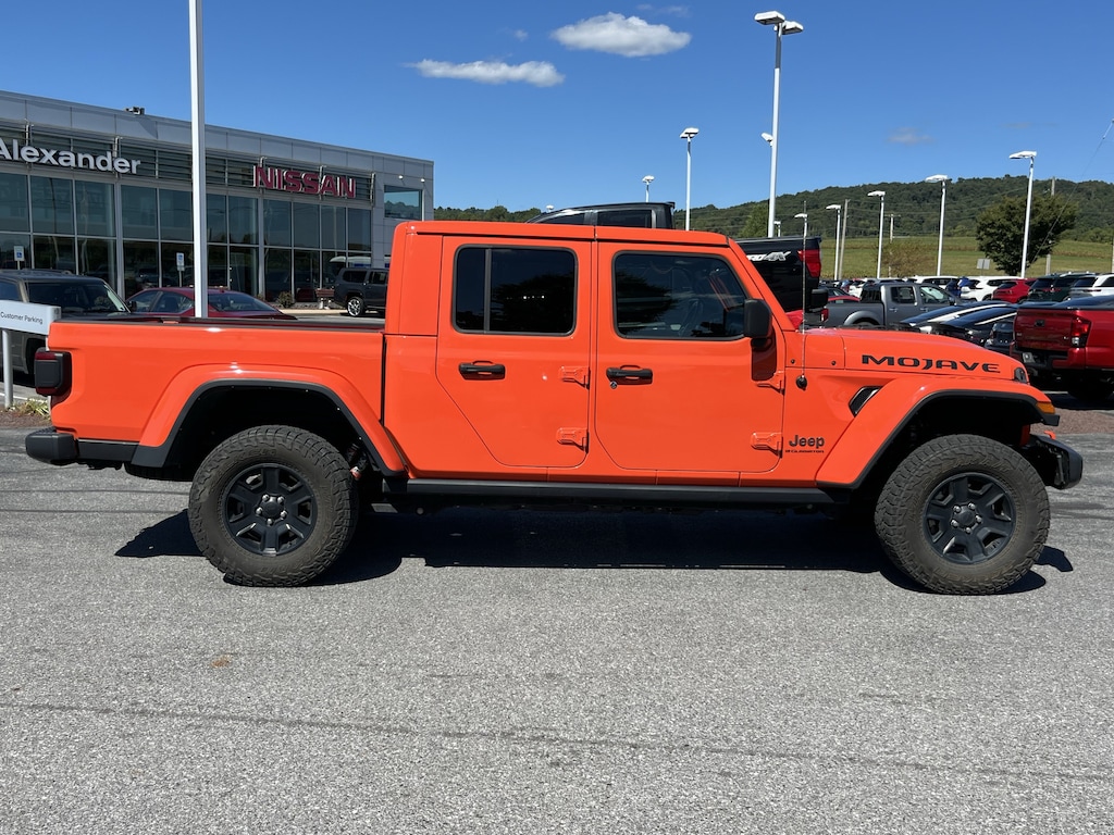 Used 2023 Jeep Gladiator Mojave Truck Crew Cab