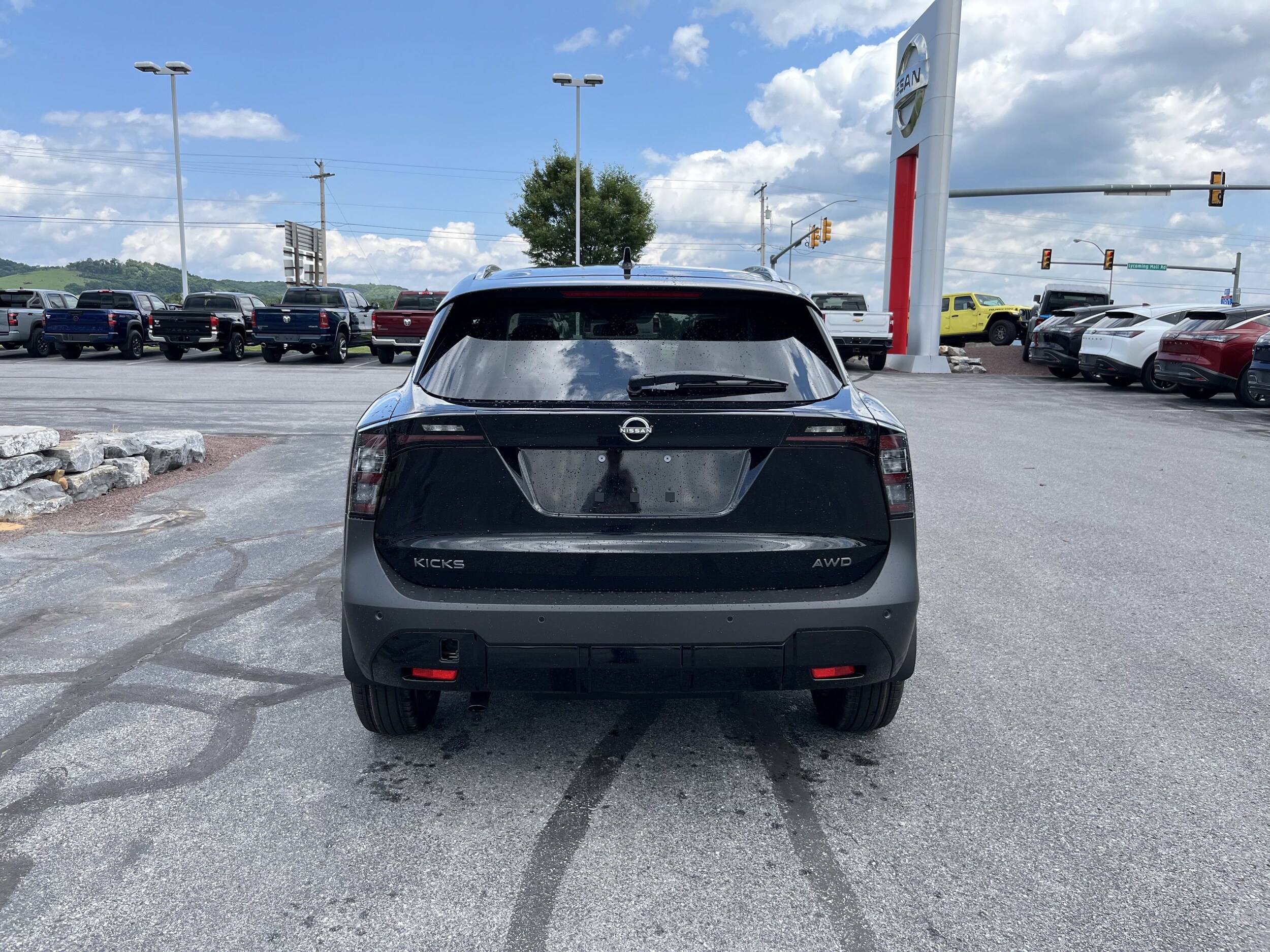 2025 Nissan Kicks SV photo 2