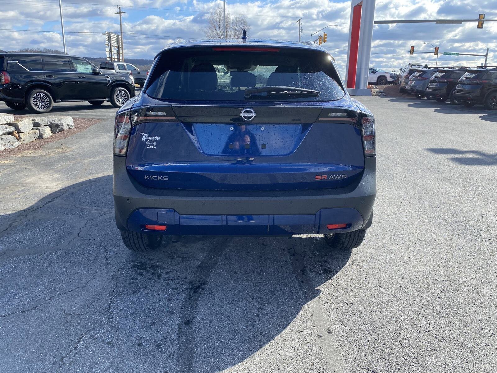 2025 Nissan Kicks SR photo 4
