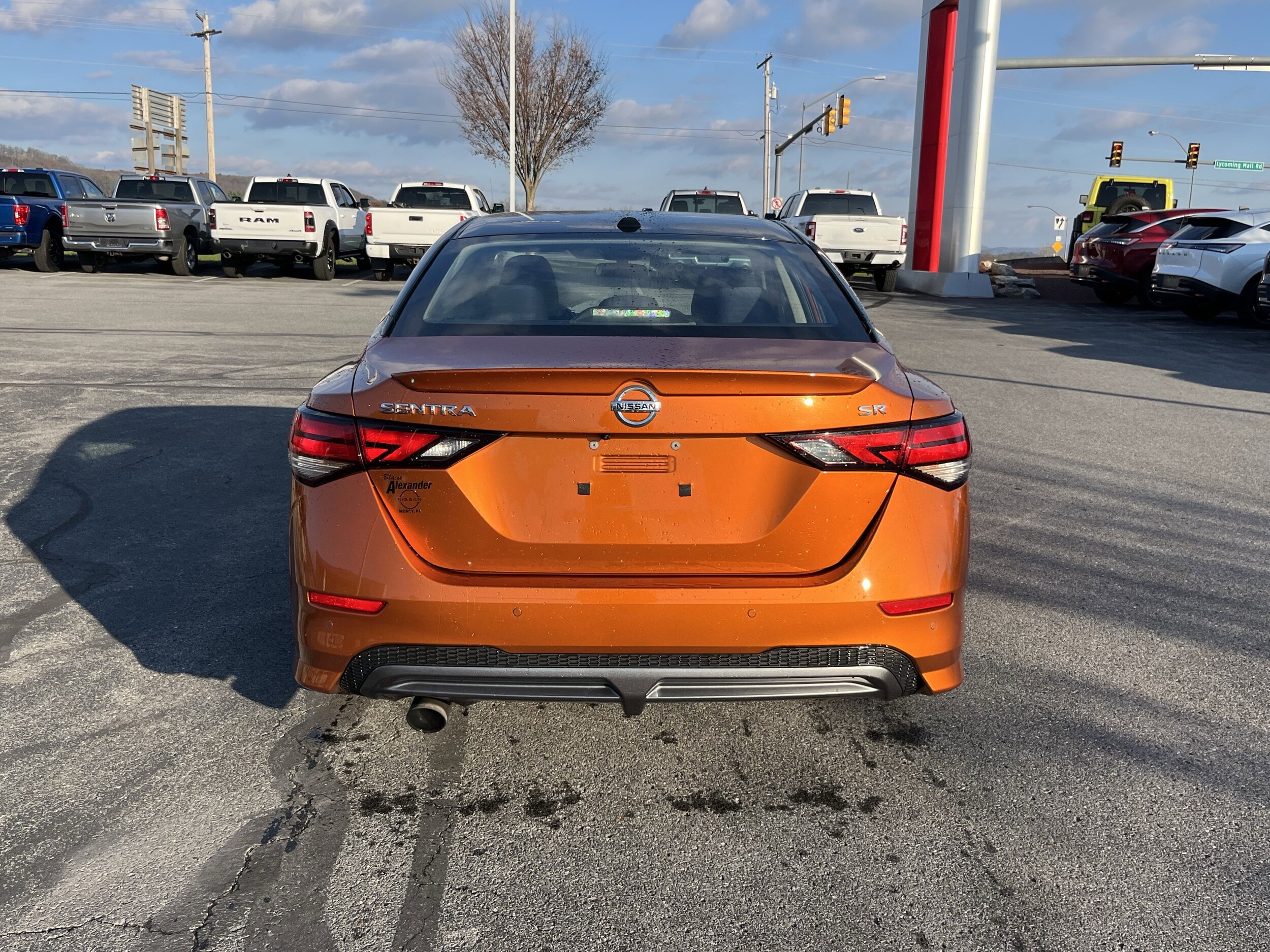 2022 Nissan Sentra SR photo 2