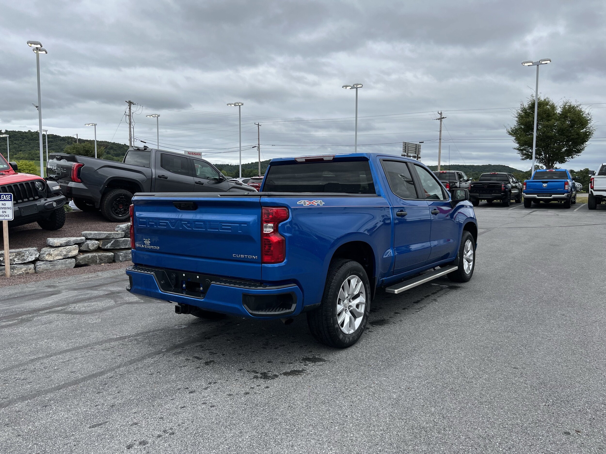 2022 Chevrolet Silverado 1500 Custom photo 2