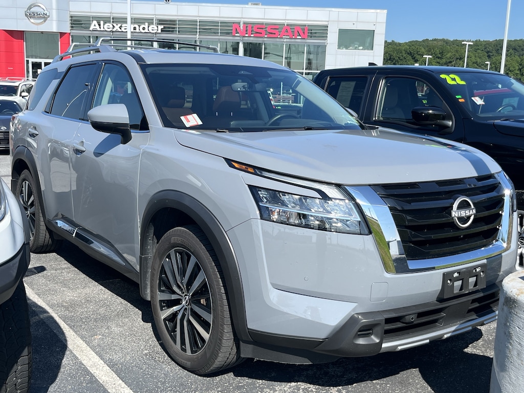Used 2024 Nissan Pathfinder Platinum SUV