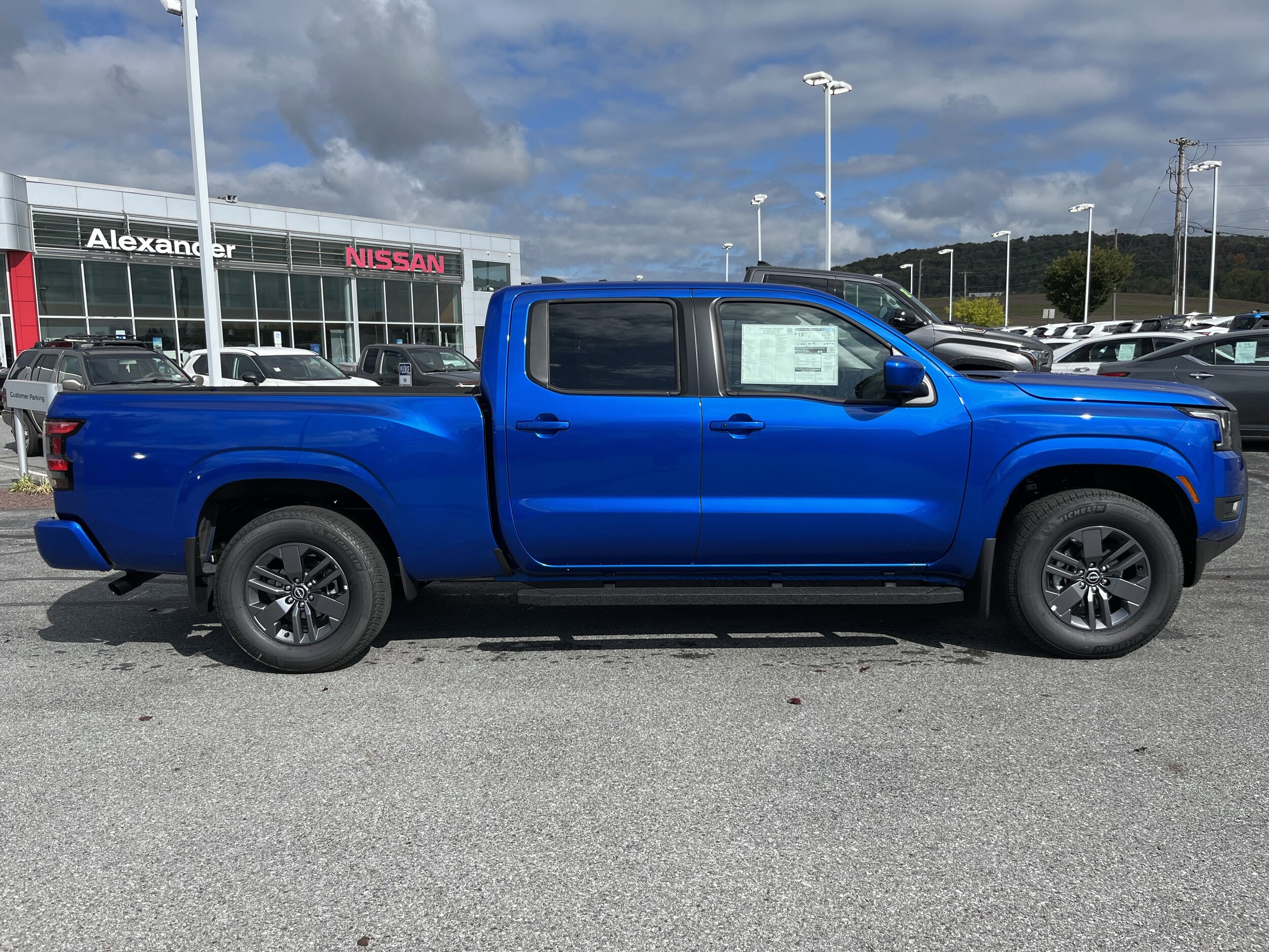 2026 Nissan Frontier SV photo 2