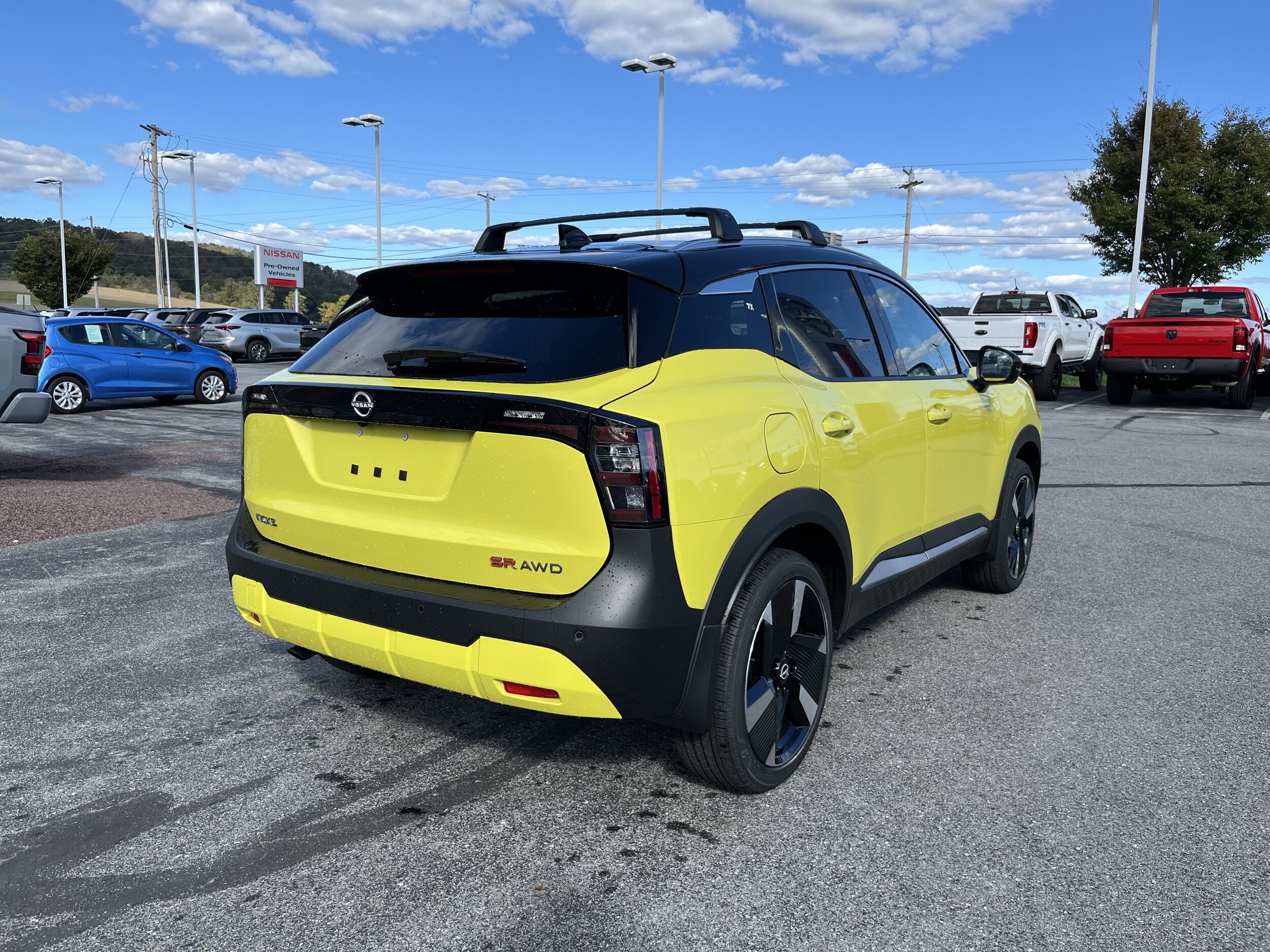 2026 Nissan Kicks SR photo 2