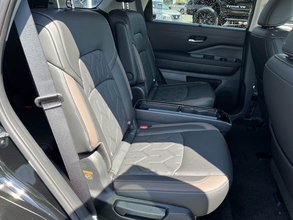 New 2026 Nissan Pathfinder Platinum SUV