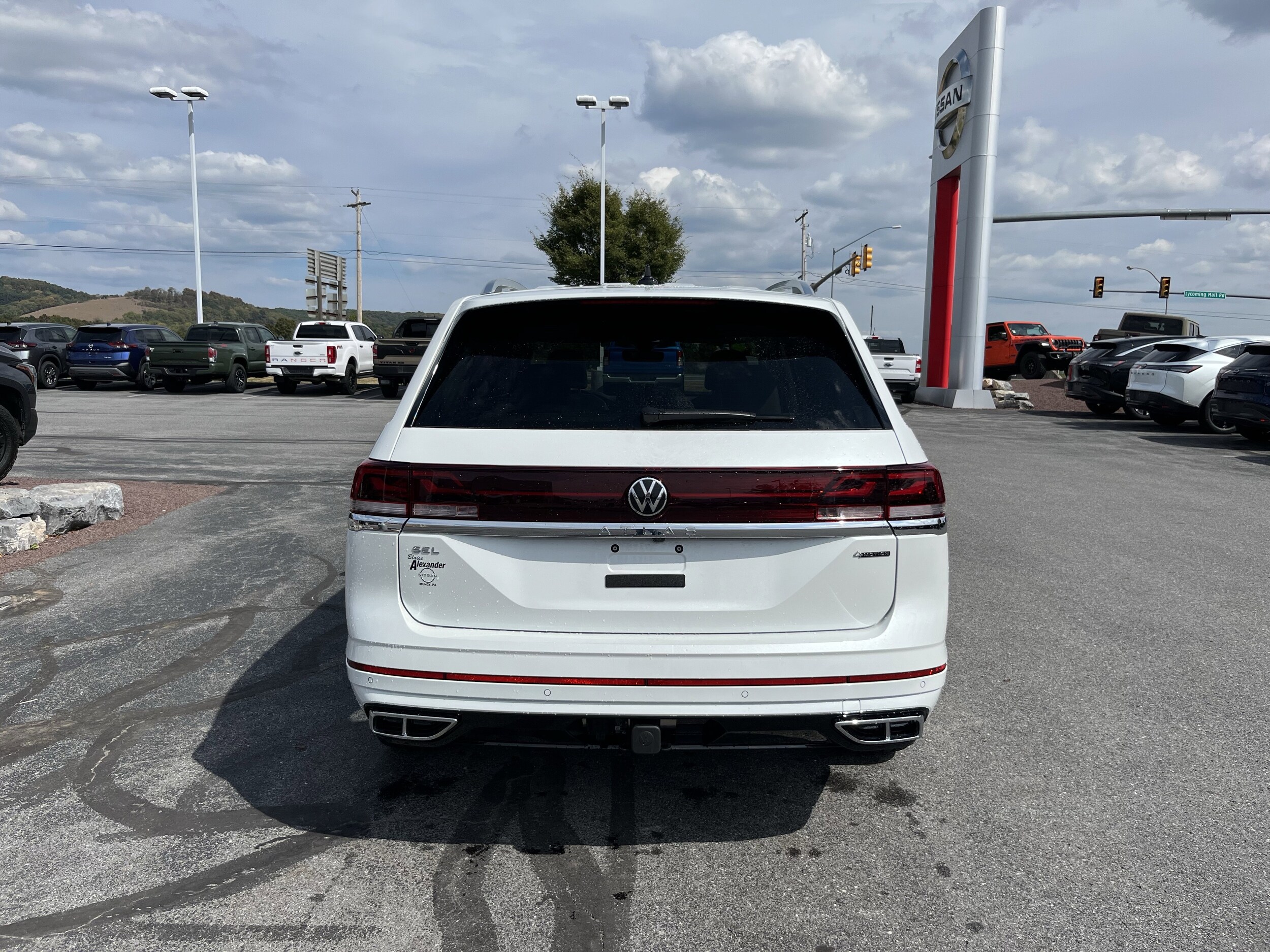 2024 Volkswagen Atlas SEL Premium R-Line photo 4