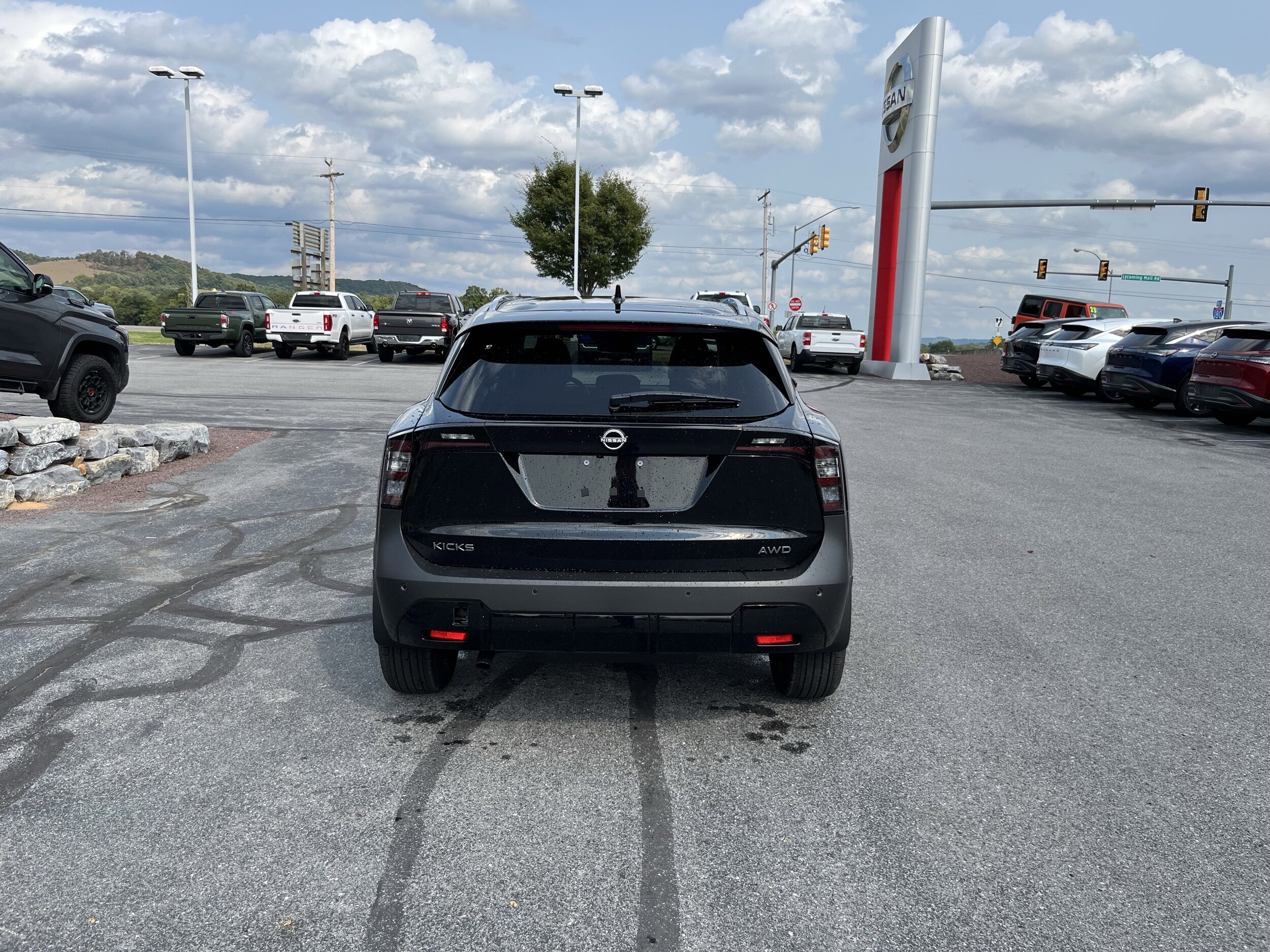 2025 Nissan Kicks SV photo 2