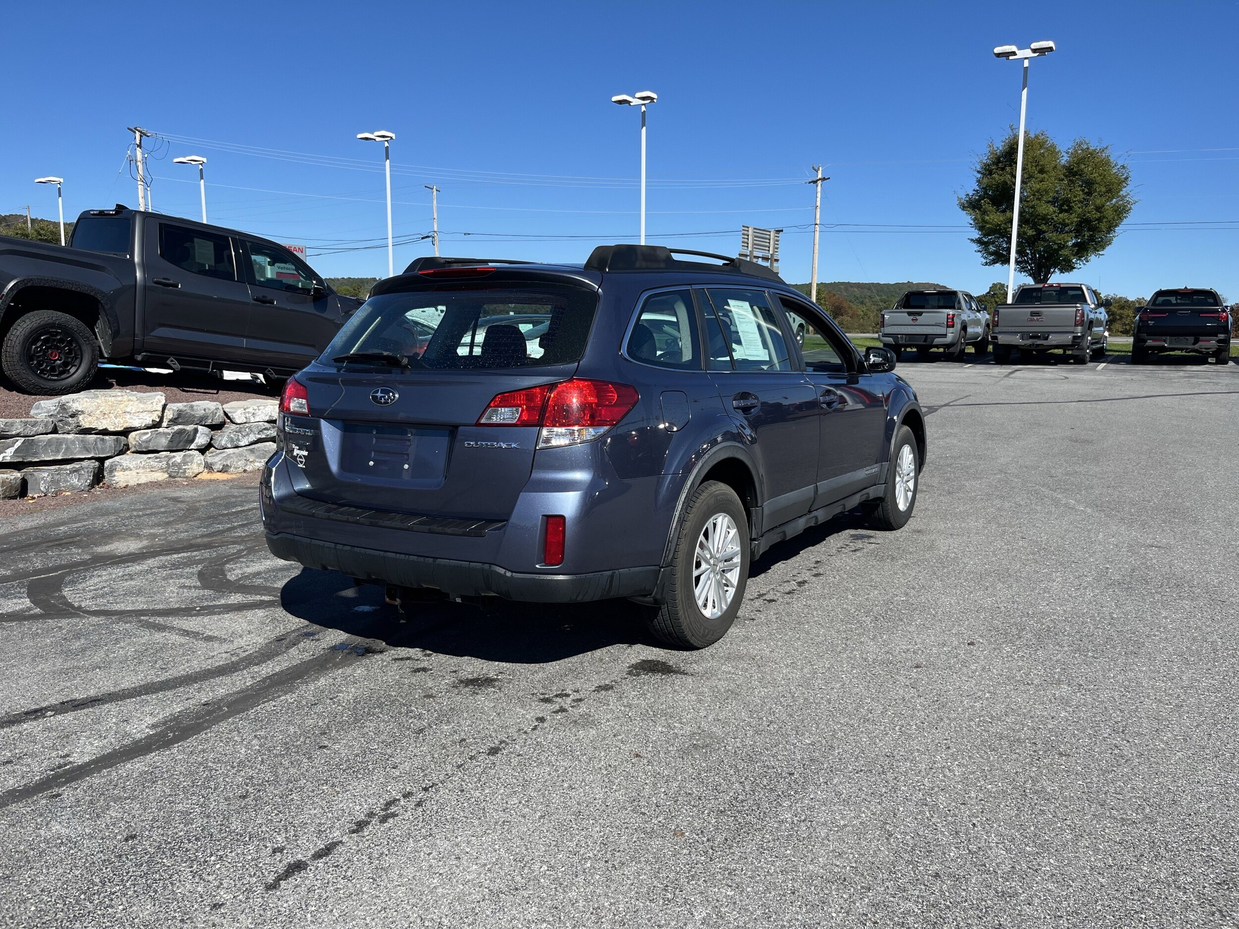 2014 Subaru Outback 2.5i photo 2