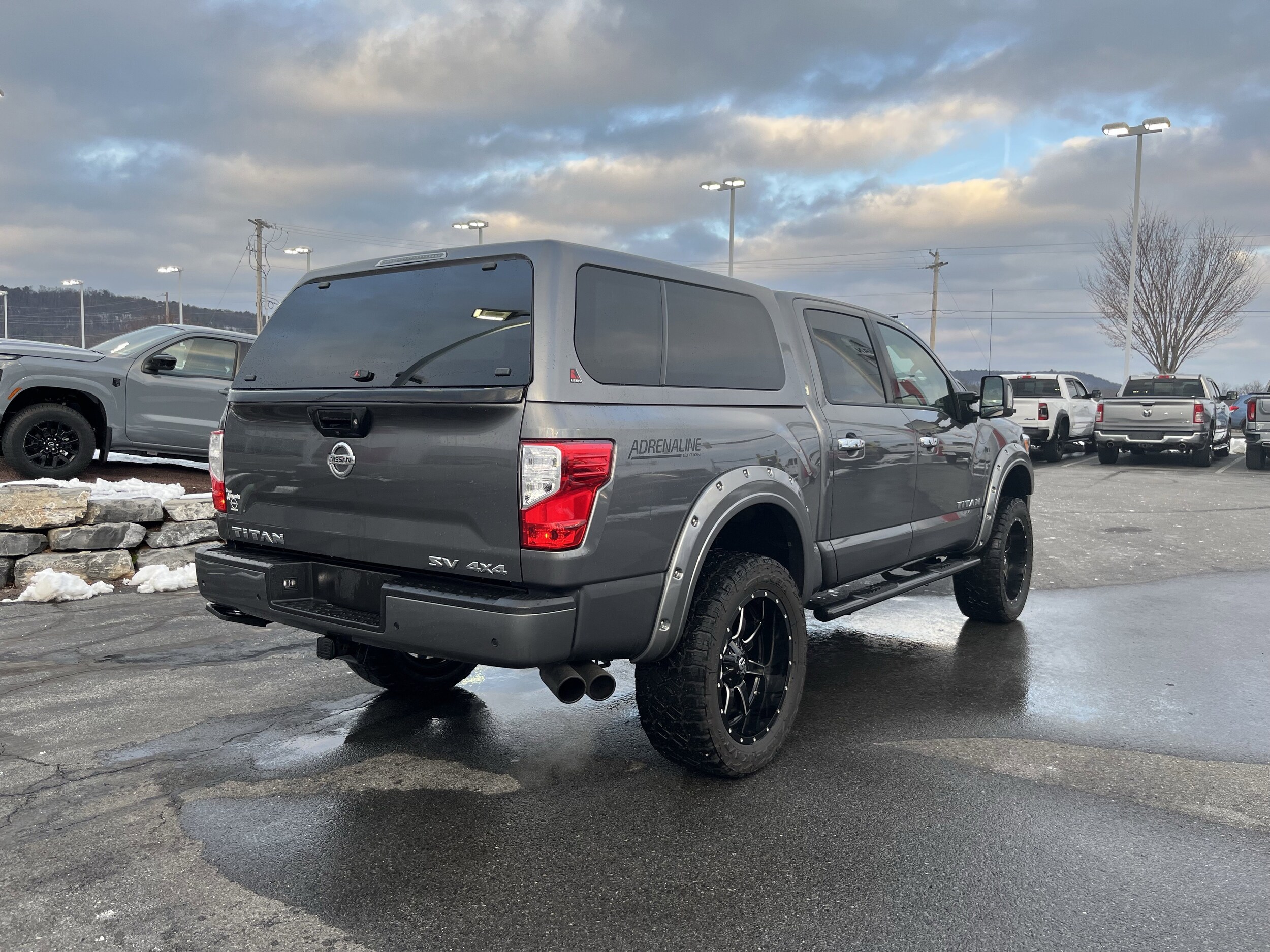 2021 Nissan Titan Crew Cab SV photo 3