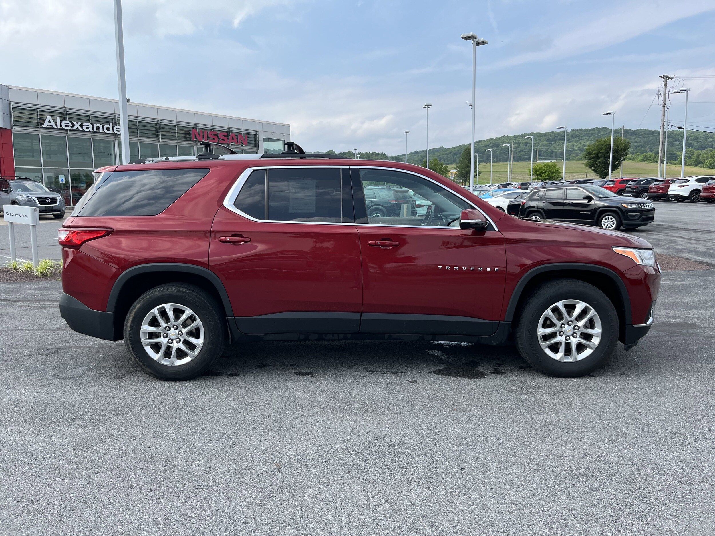 2018 Chevrolet Traverse Cloth 1LT photo 2