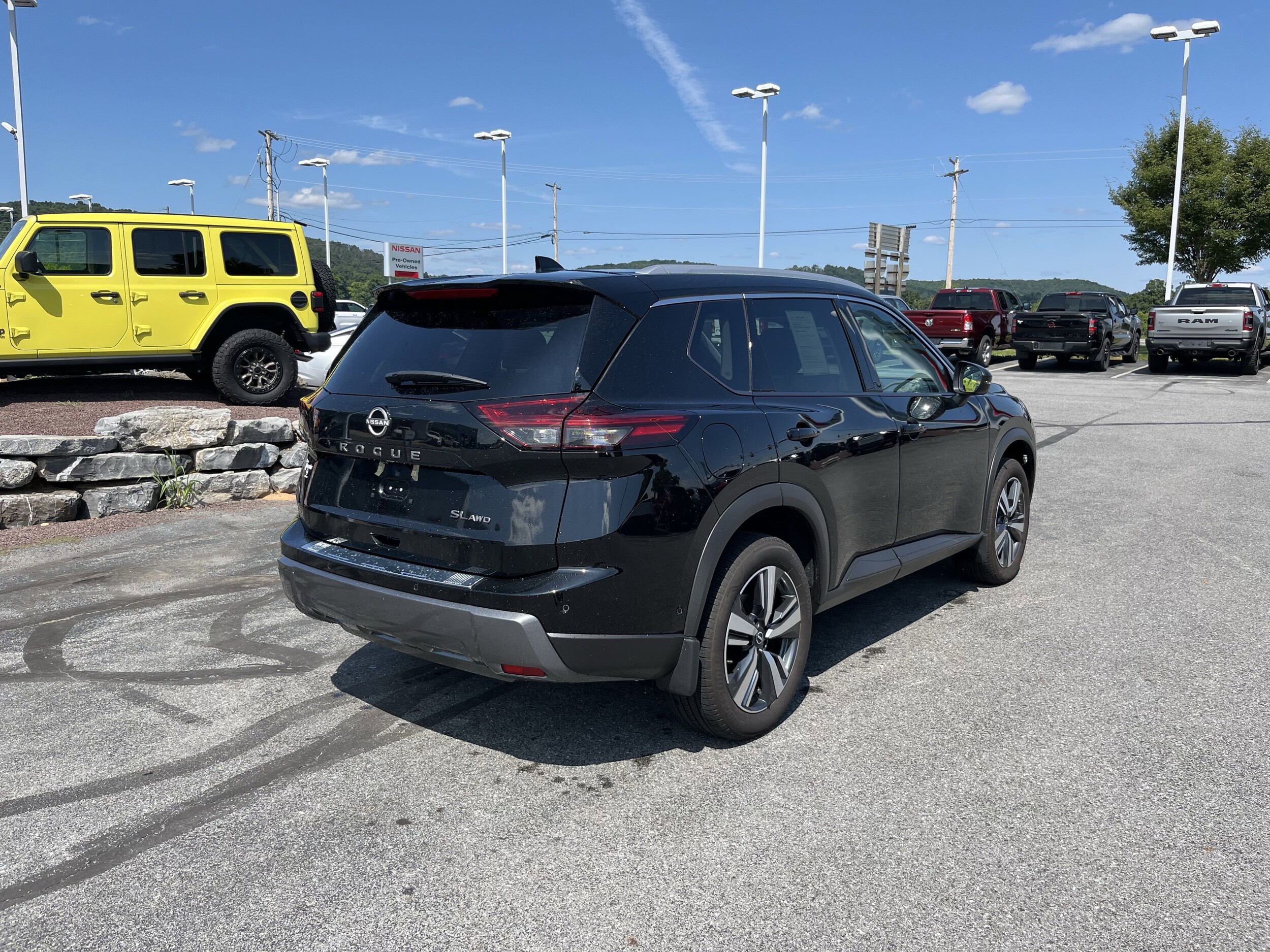 2024 Nissan Rogue AWD SL photo 2