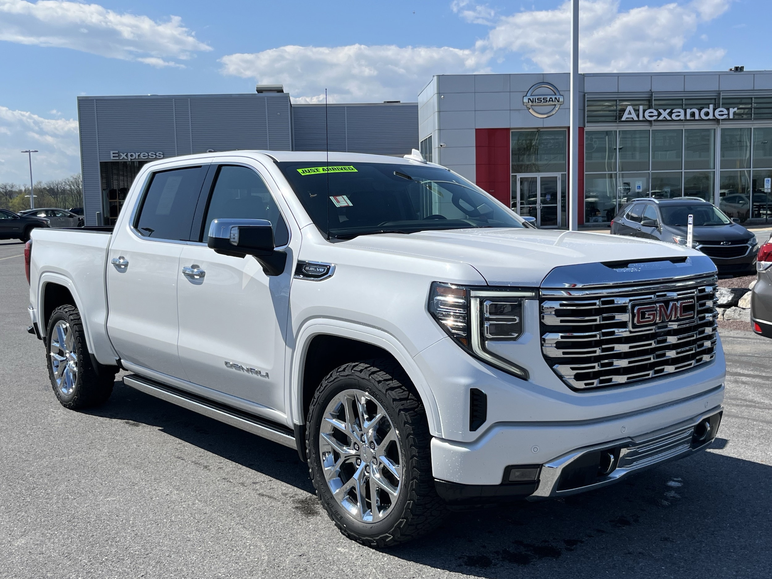 2022 GMC Sierra 4WD Crew Cab Short Box Denali's photo