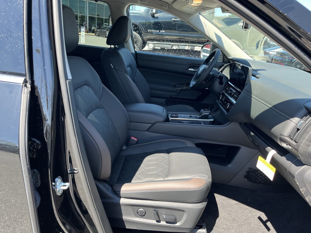New 2026 Nissan Pathfinder Platinum SUV
