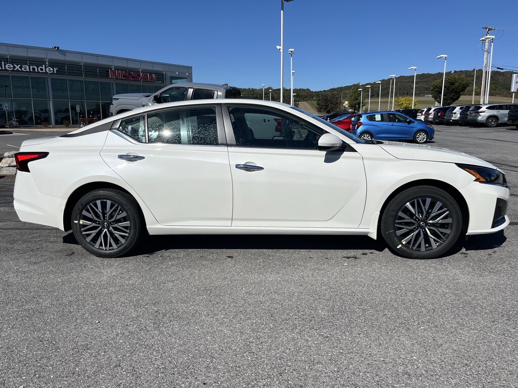 New 2025 Nissan Altima SV Sedan