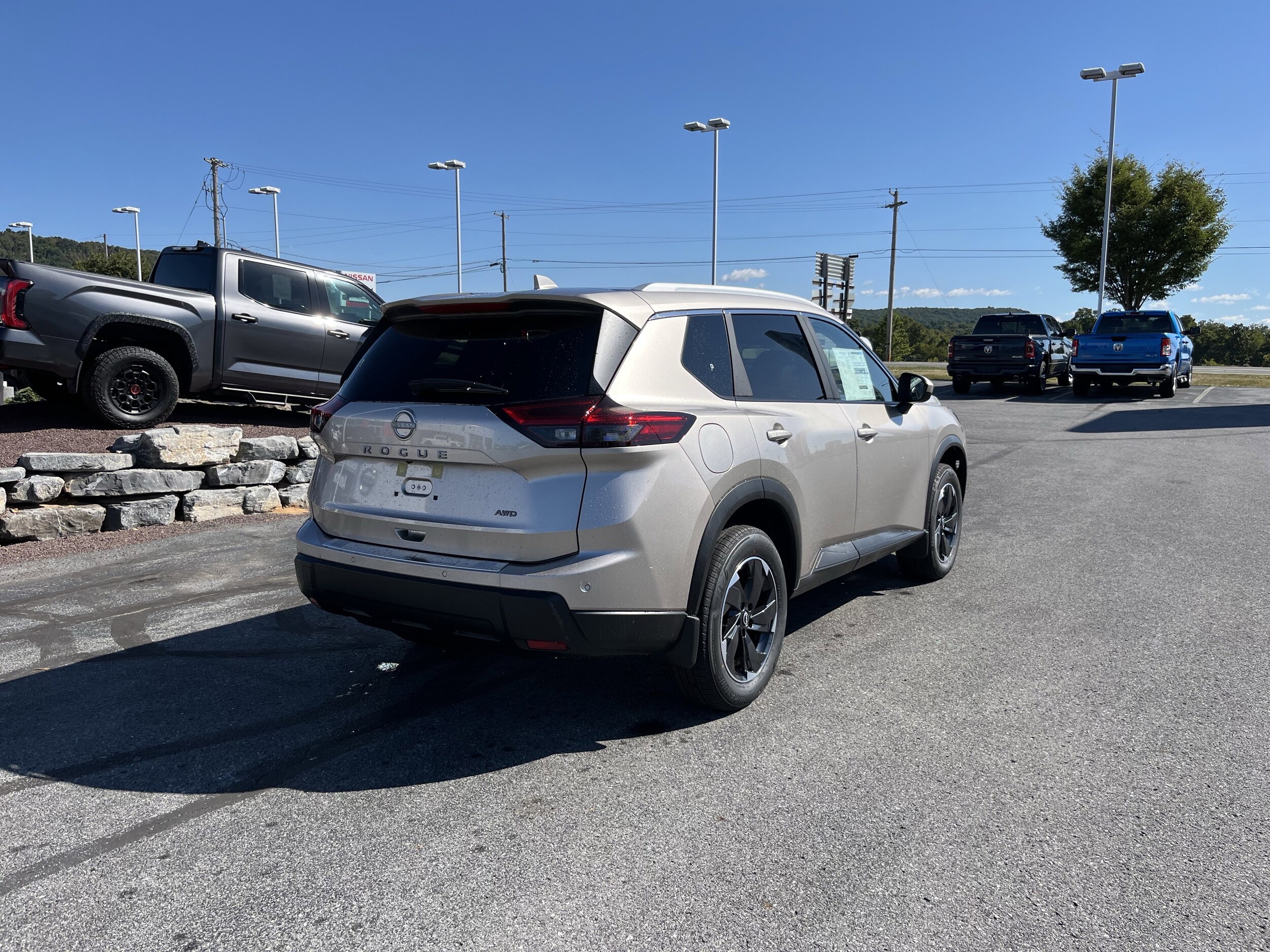 2026 Nissan Rogue SV photo 2