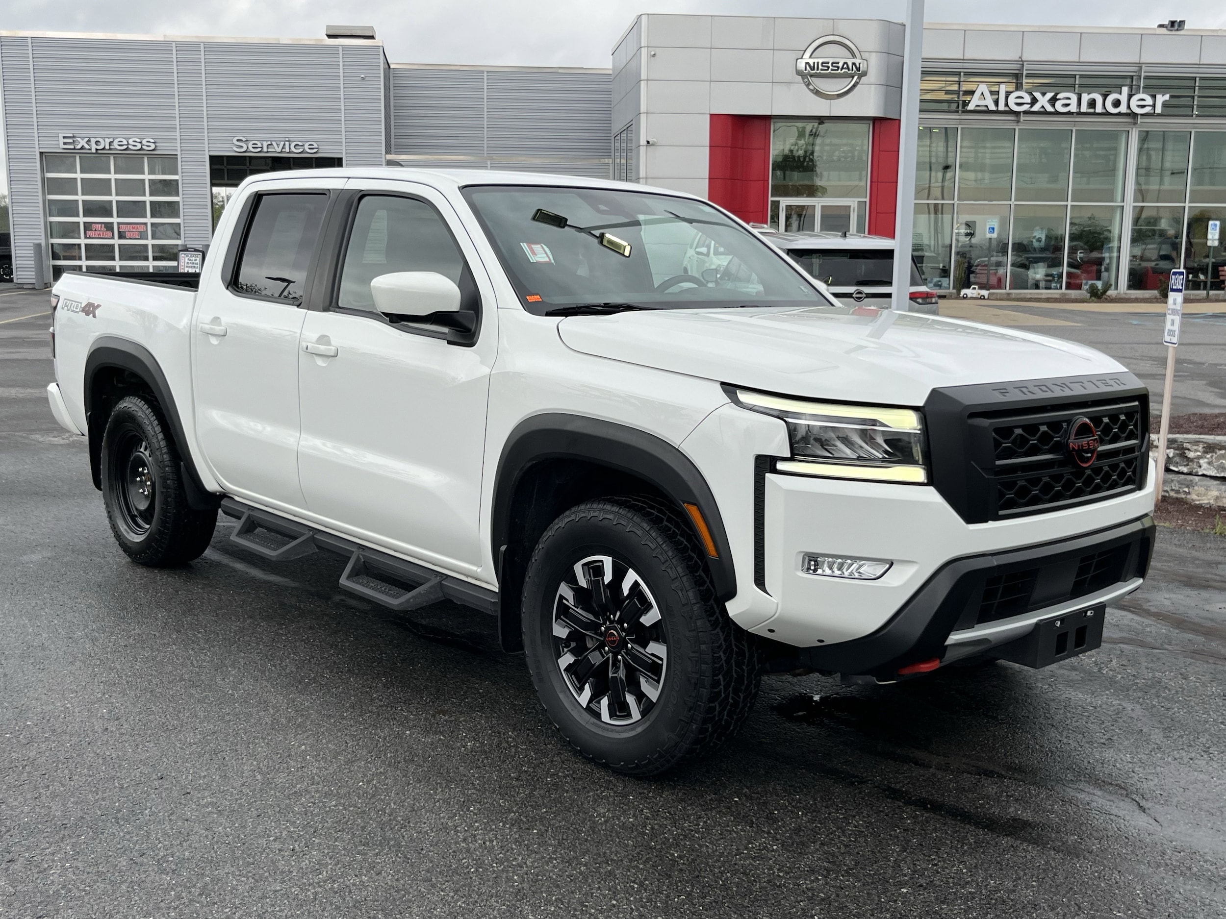 2023 Nissan Frontier PRO-4X Crew Cab 4X4's photo