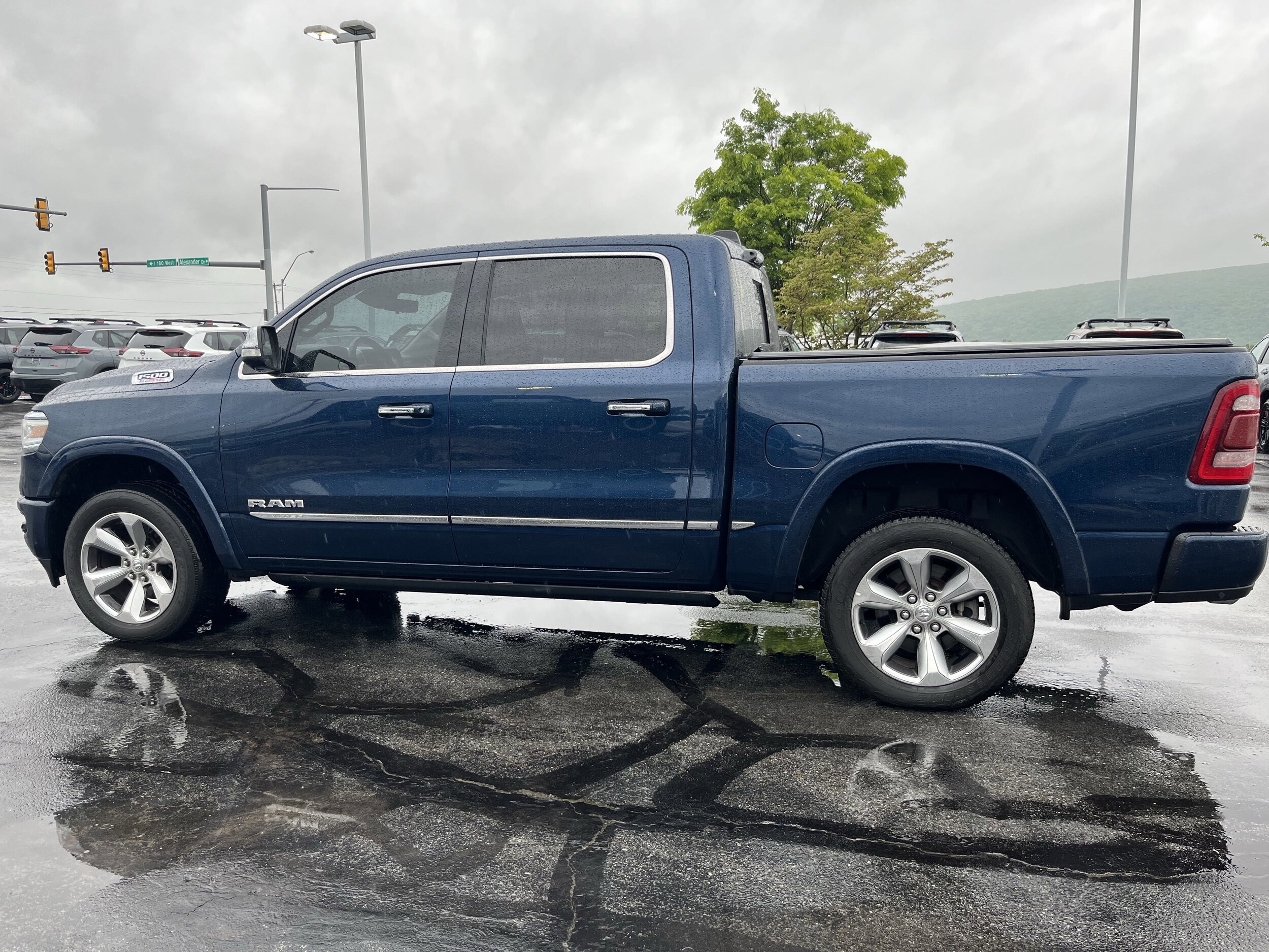 2022 Ram 1500 Limited photo 2