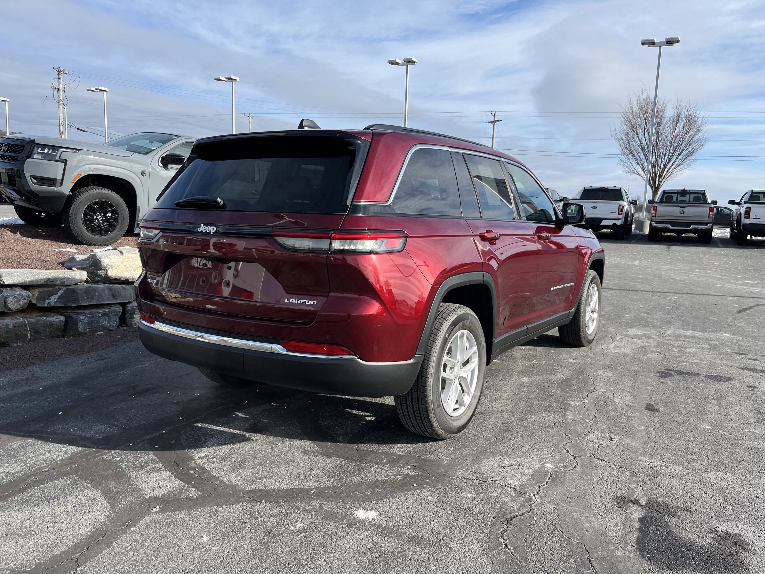 2025 Jeep Grand Cherokee Laredo X photo 2