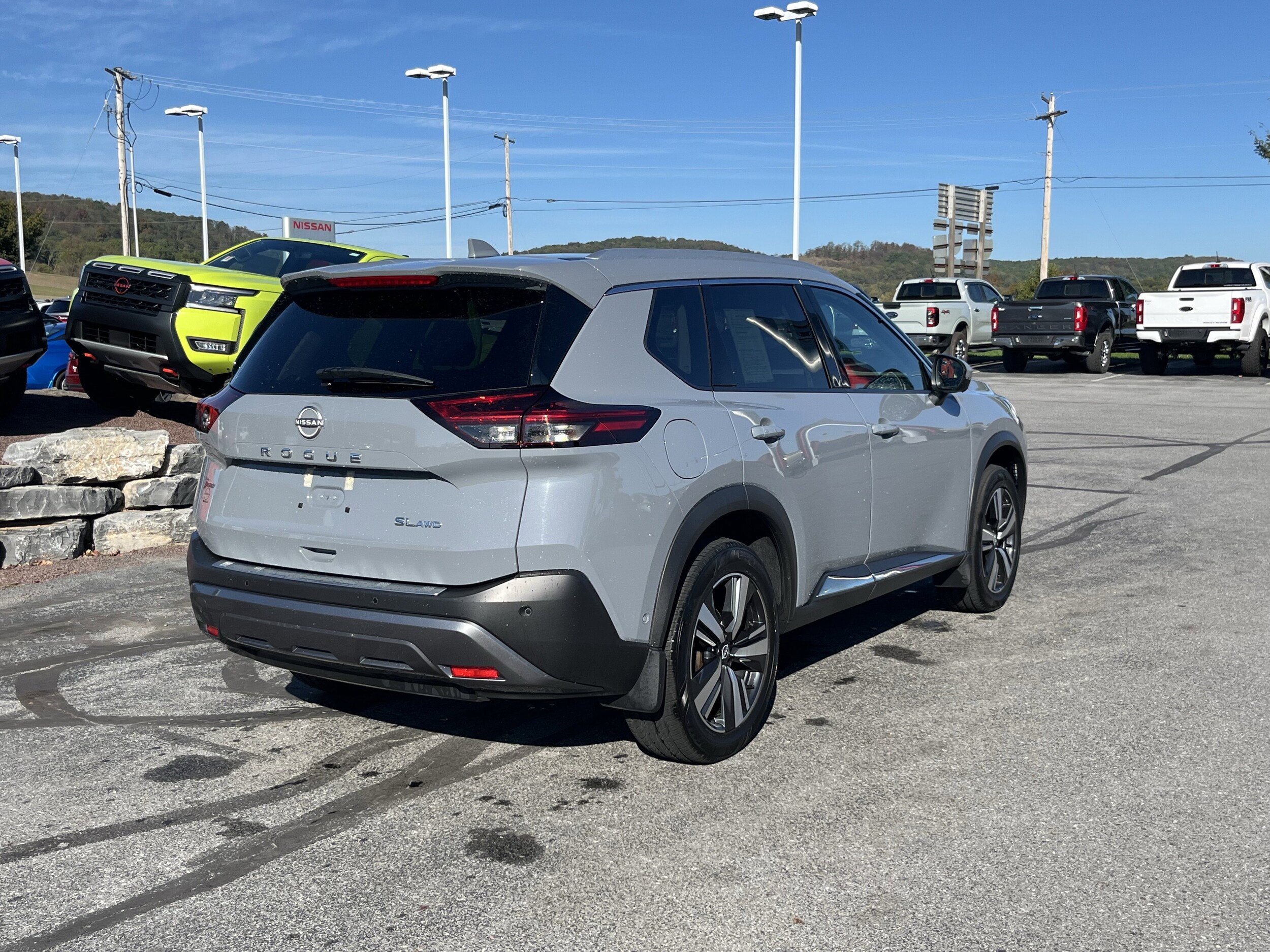 2023 Nissan Rogue AWD SL photo 2