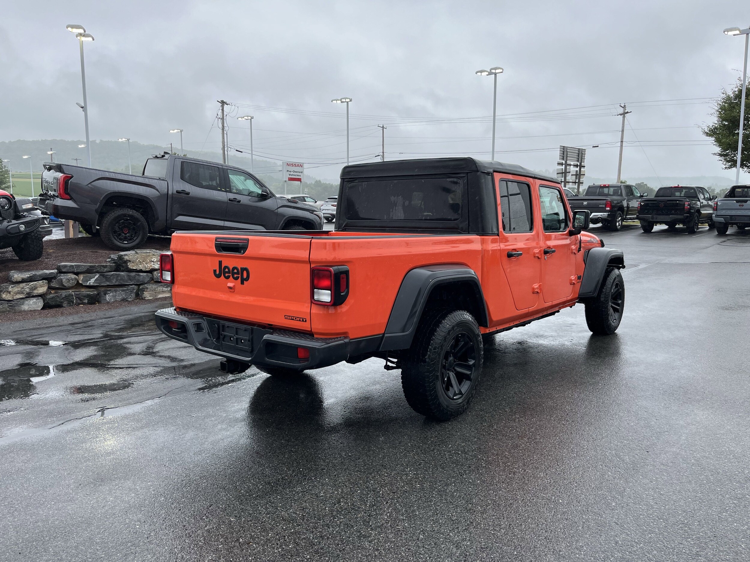 2020 Jeep Gladiator Sport S photo 3