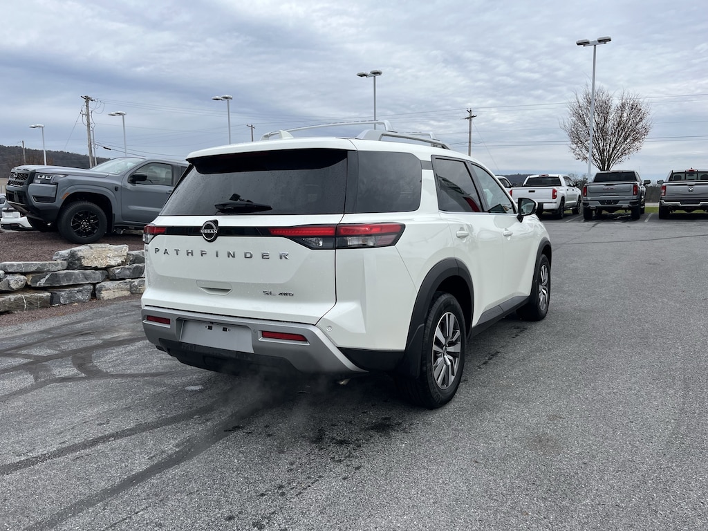 Used 2023 Nissan Pathfinder SL SUV
