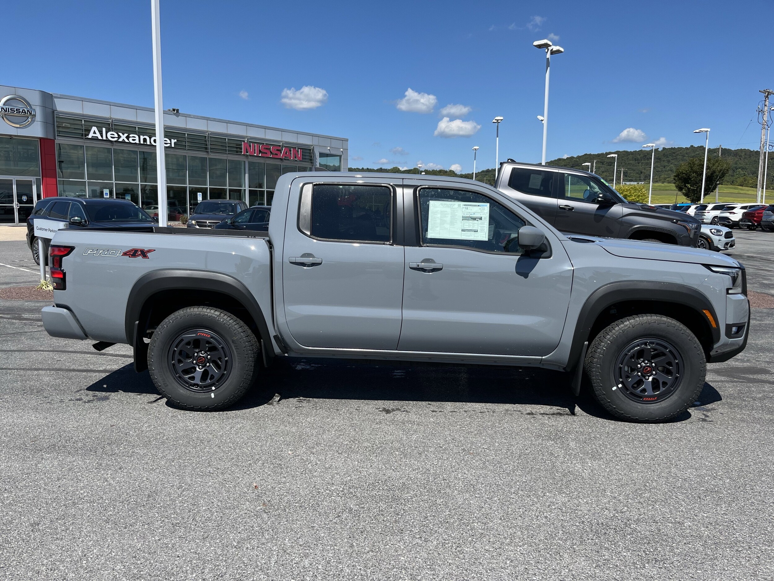 2025 Nissan Frontier PRO-4X photo 2