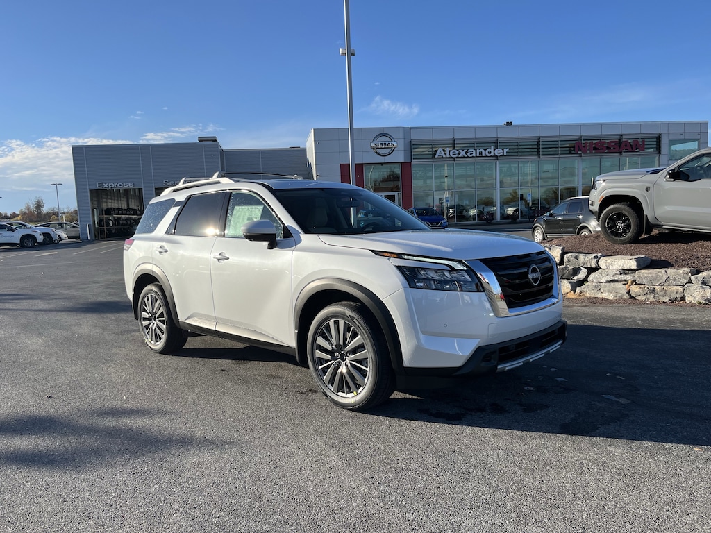 New 2025 Nissan Pathfinder SL SUV