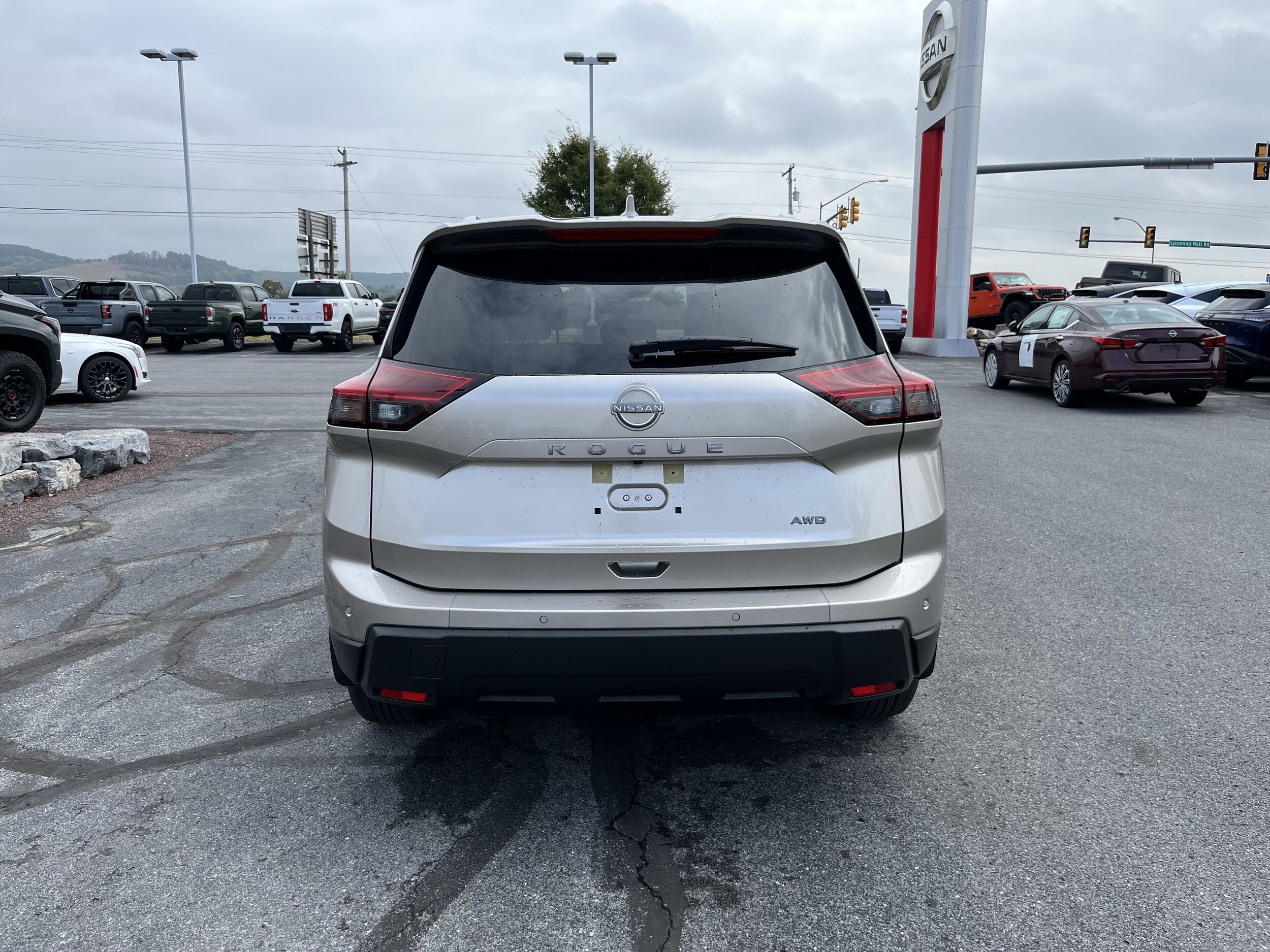 2026 Nissan Rogue SV photo 3
