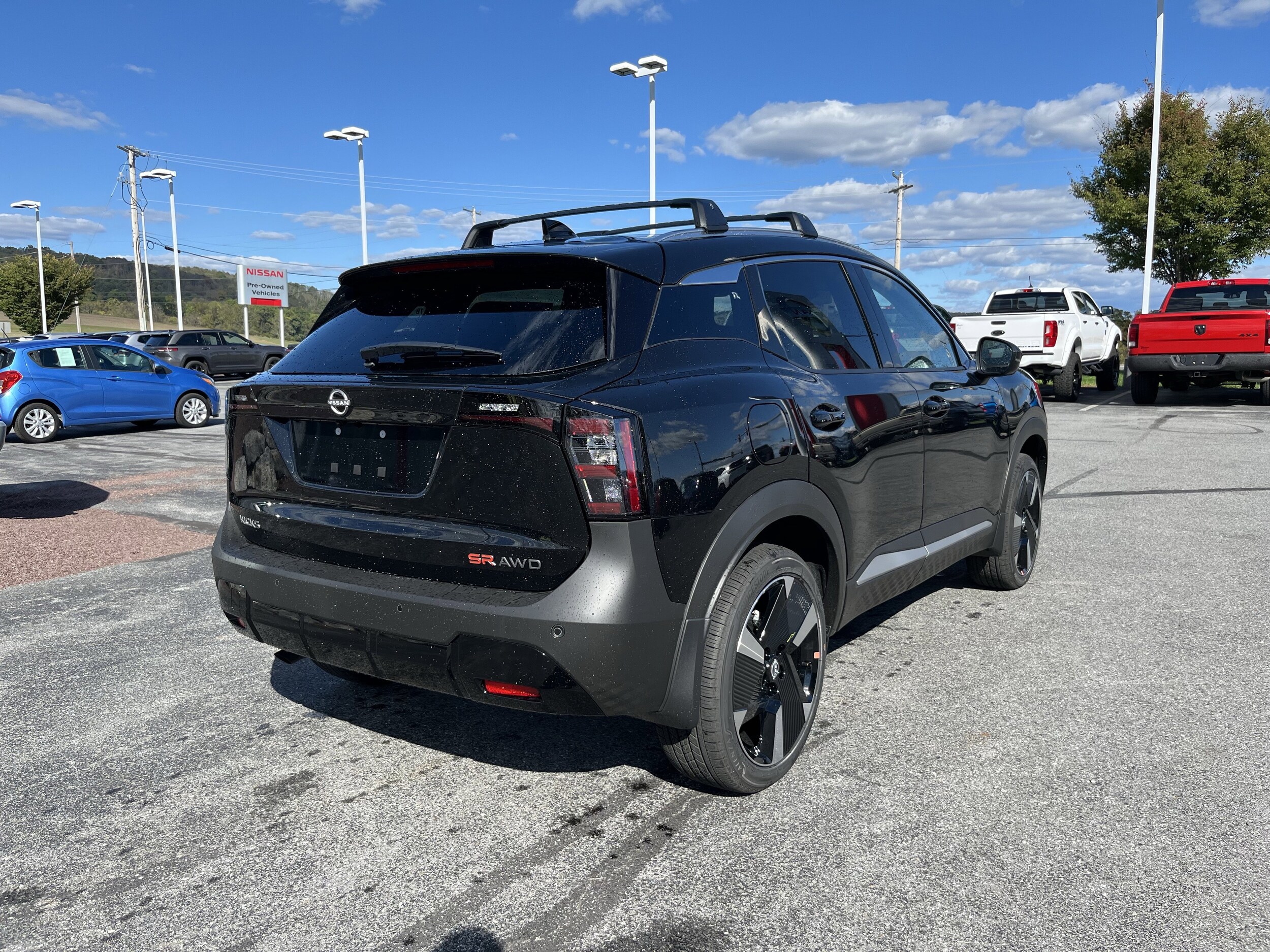 2026 Nissan Kicks SR photo 2