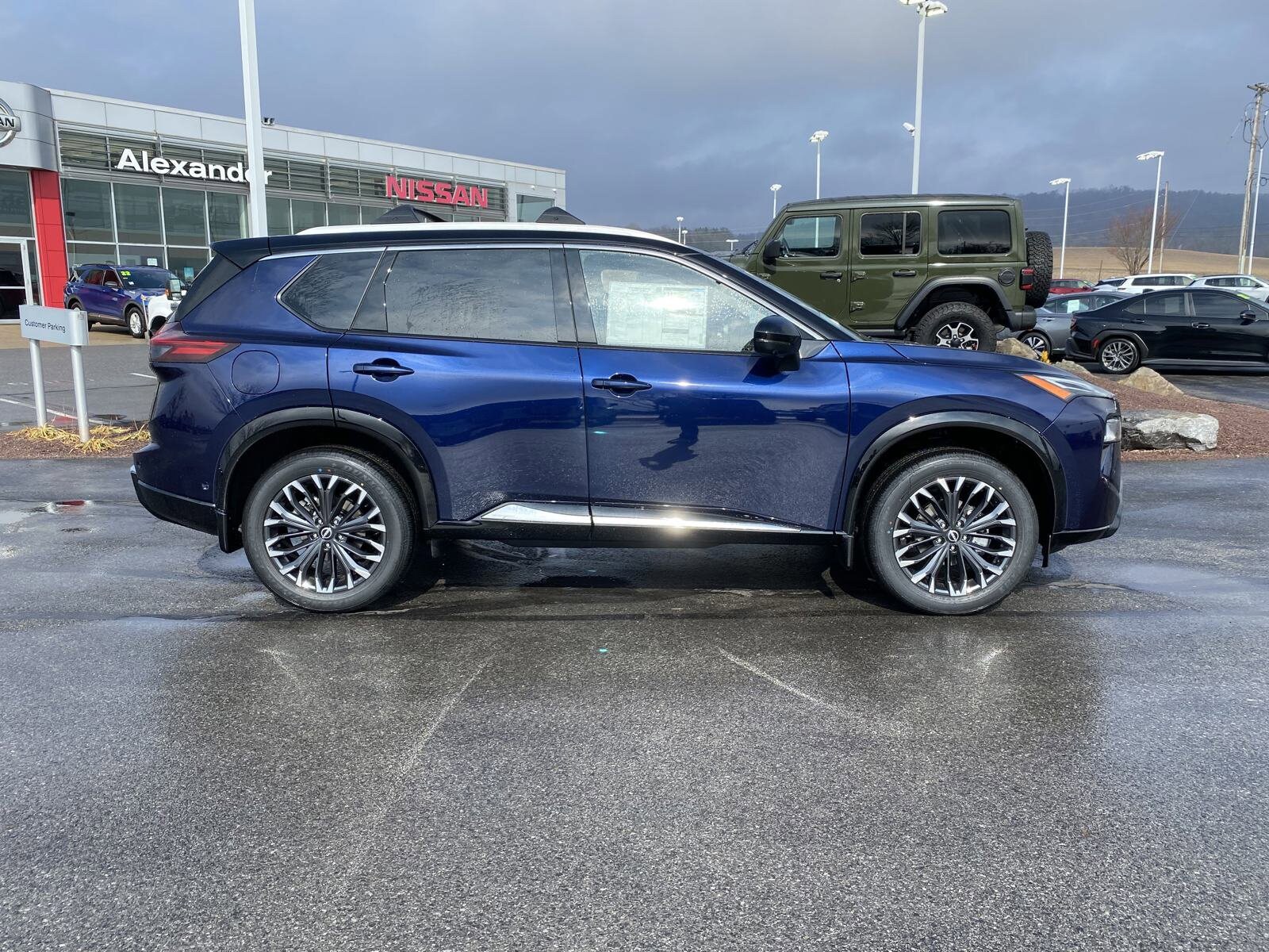 2025 Nissan Rogue Platinum photo 2
