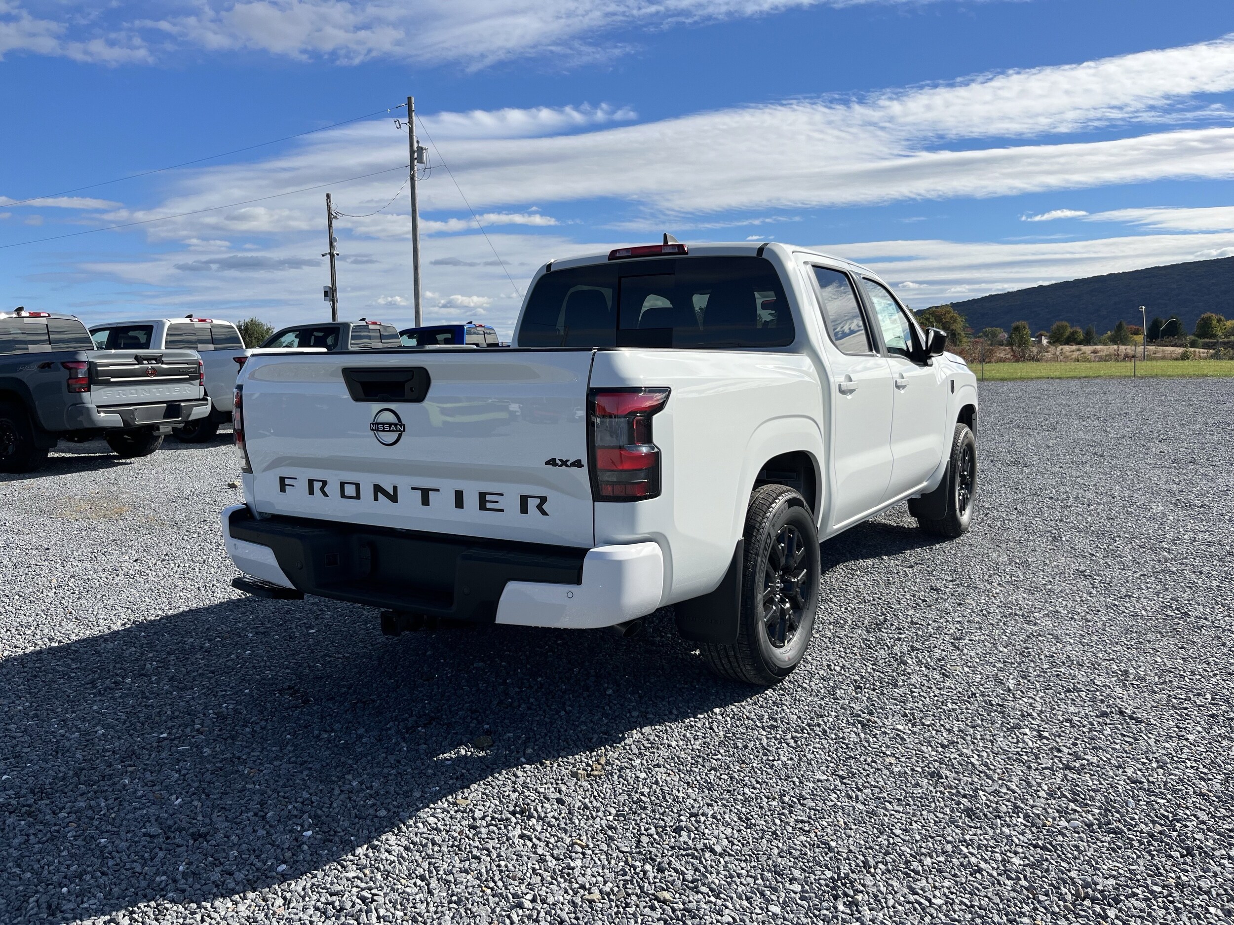2026 Nissan Frontier SV photo 2