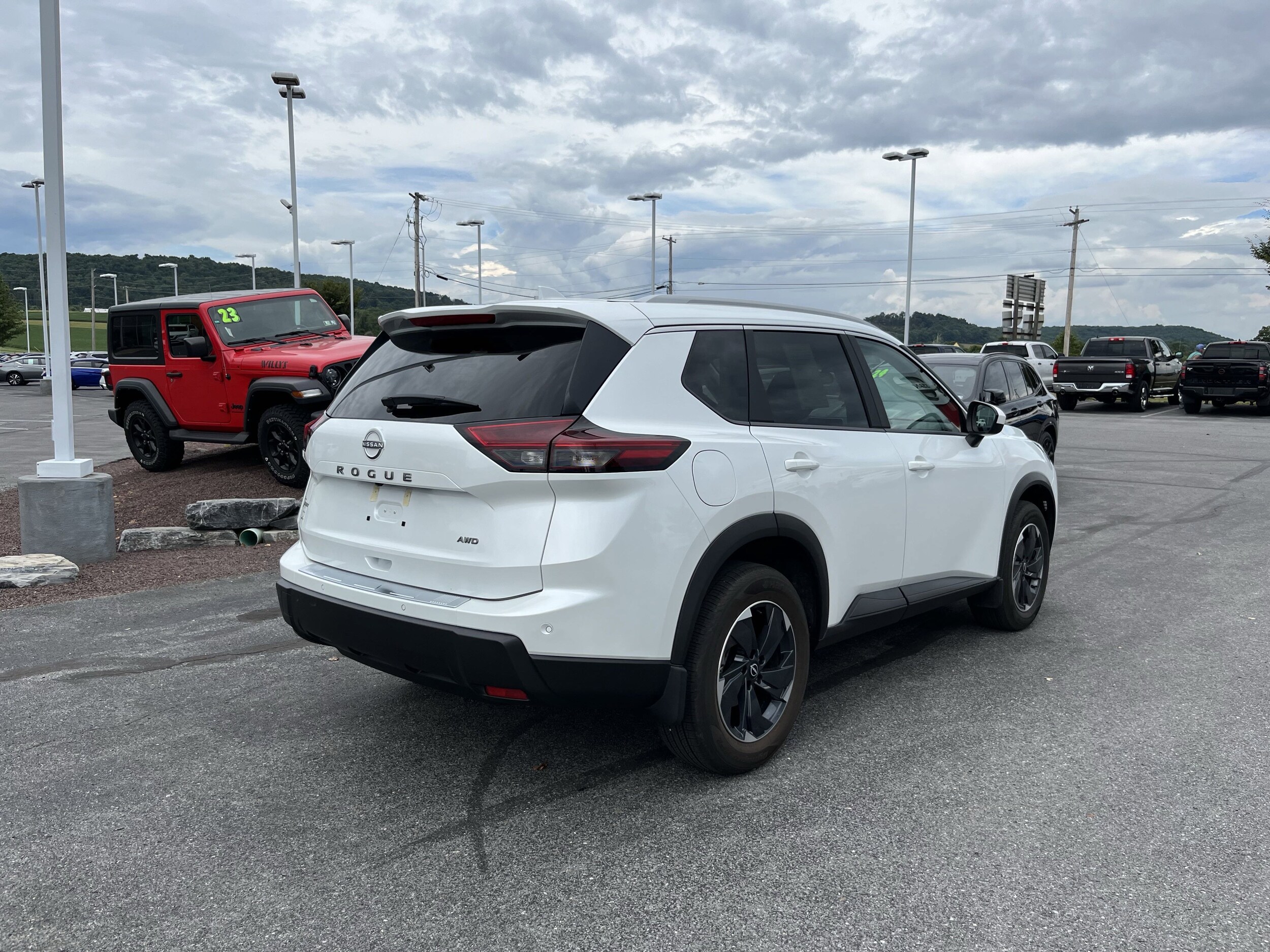 2025 Nissan Rogue AWD SV photo 3