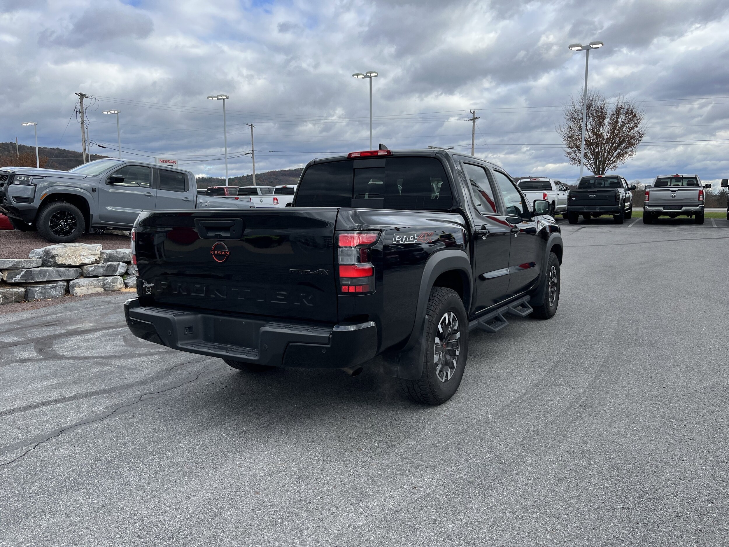 2024 Nissan Frontier Crew Cab PRO-4X photo 3
