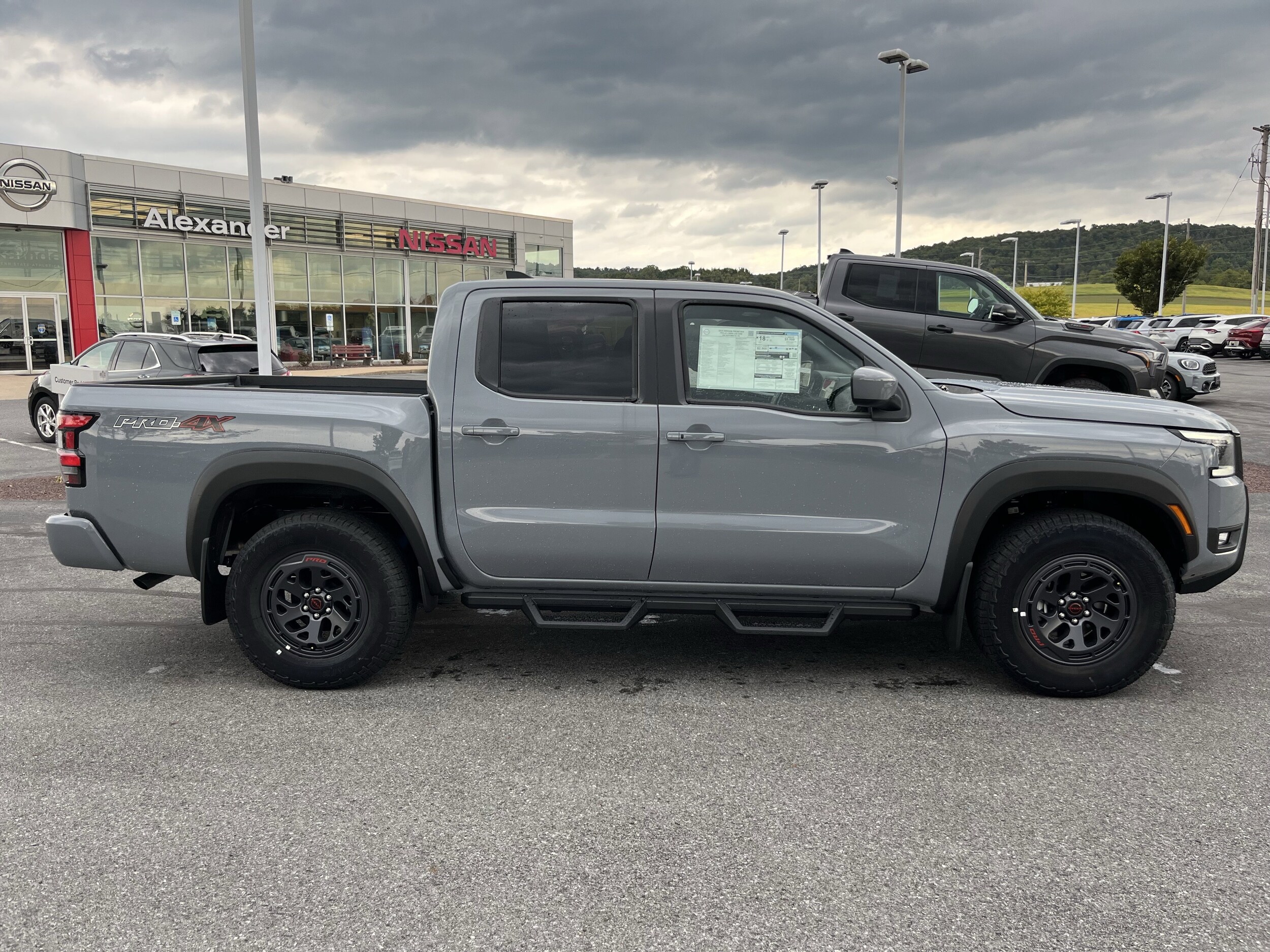 2025 Nissan Frontier PRO-4X photo 2