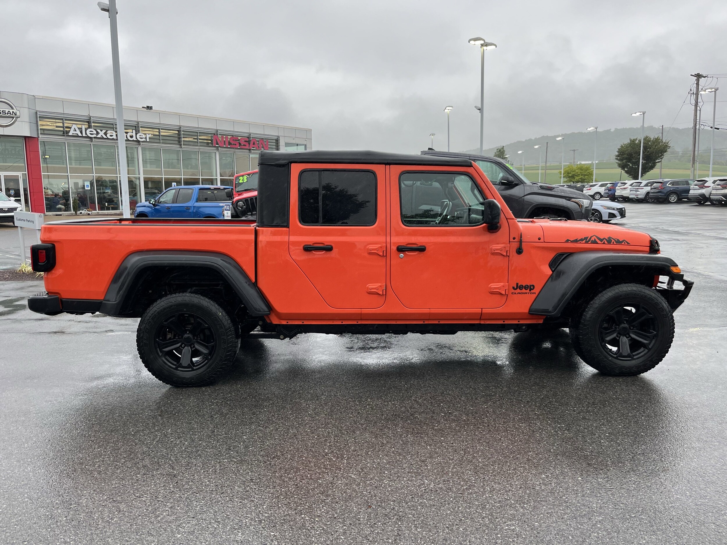 2020 Jeep Gladiator Sport S photo 2